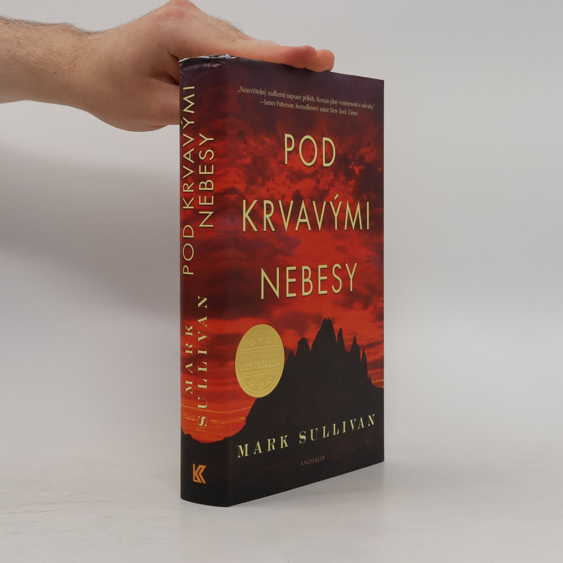 Mark T. Sullivan Pod krvavými nebesy