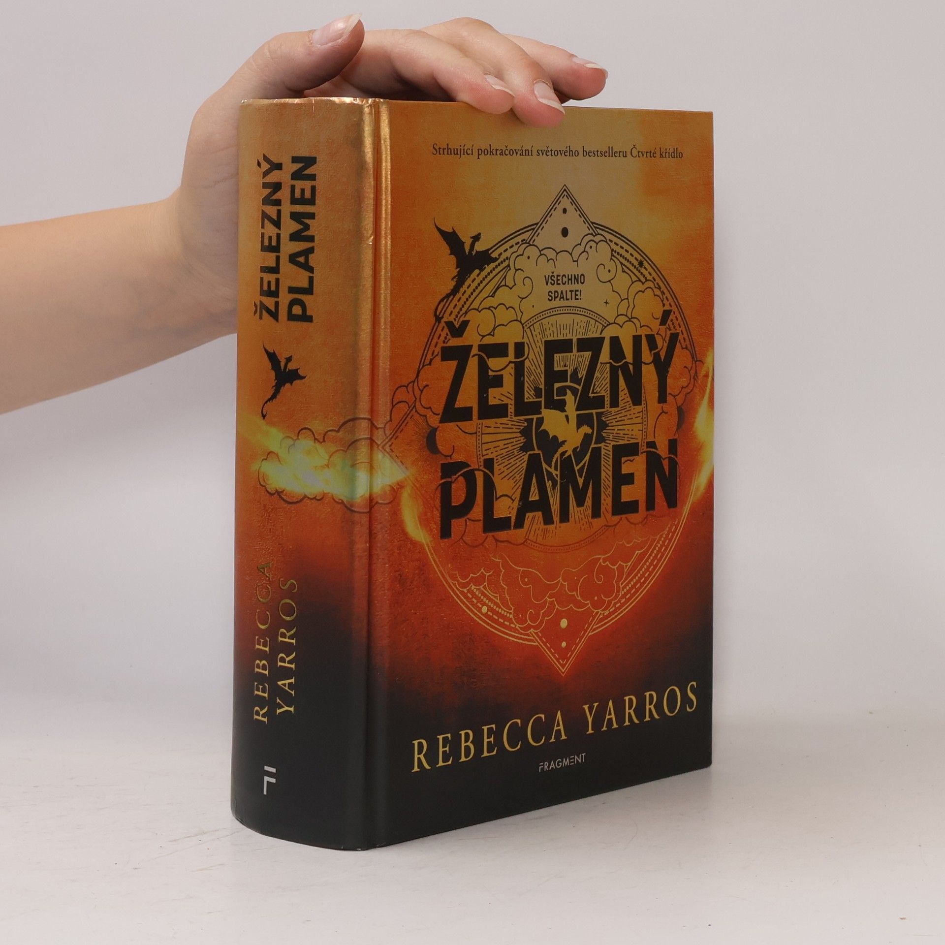 Rebecca Yarros Železný plamen