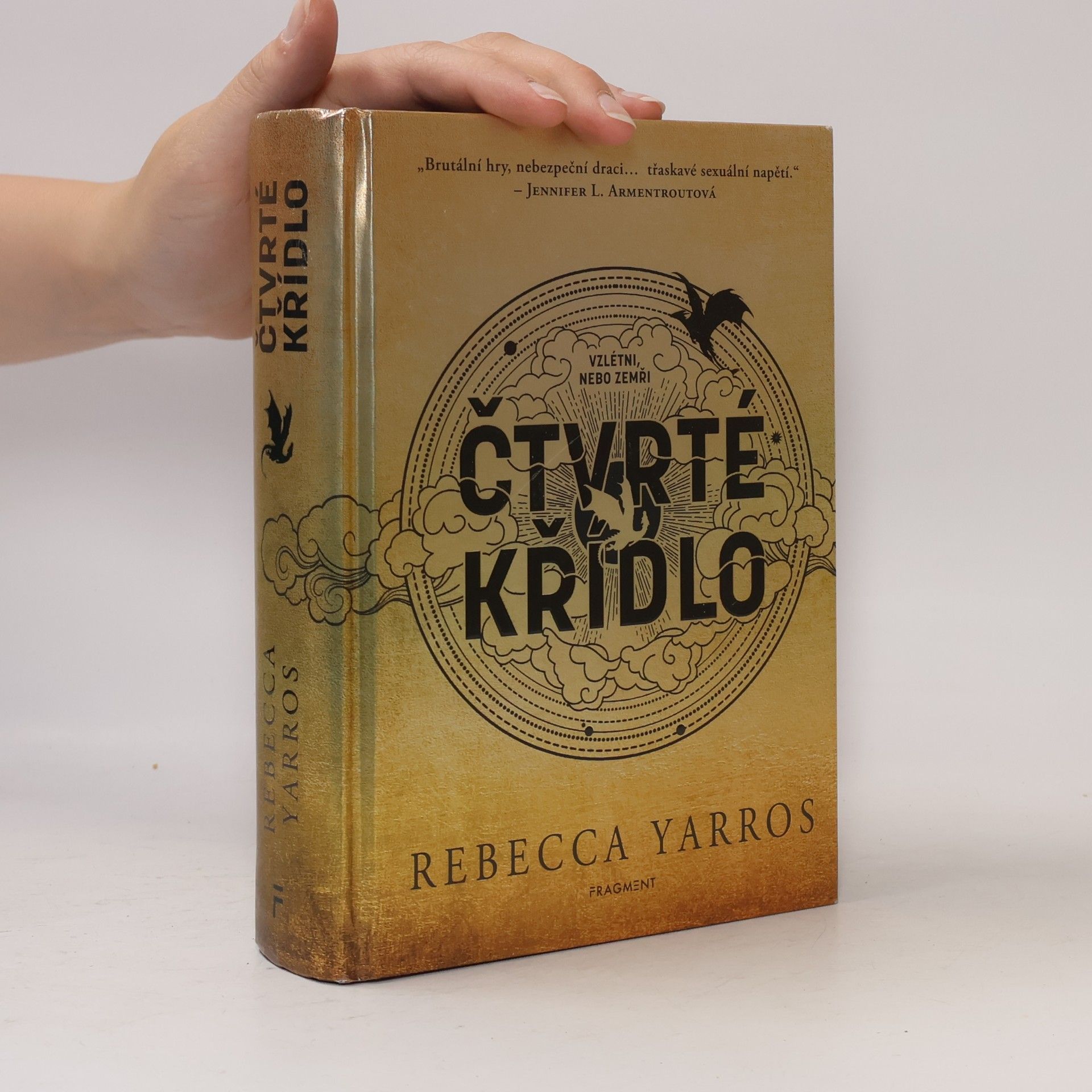Rebecca Yarros Čtvrté křídlo