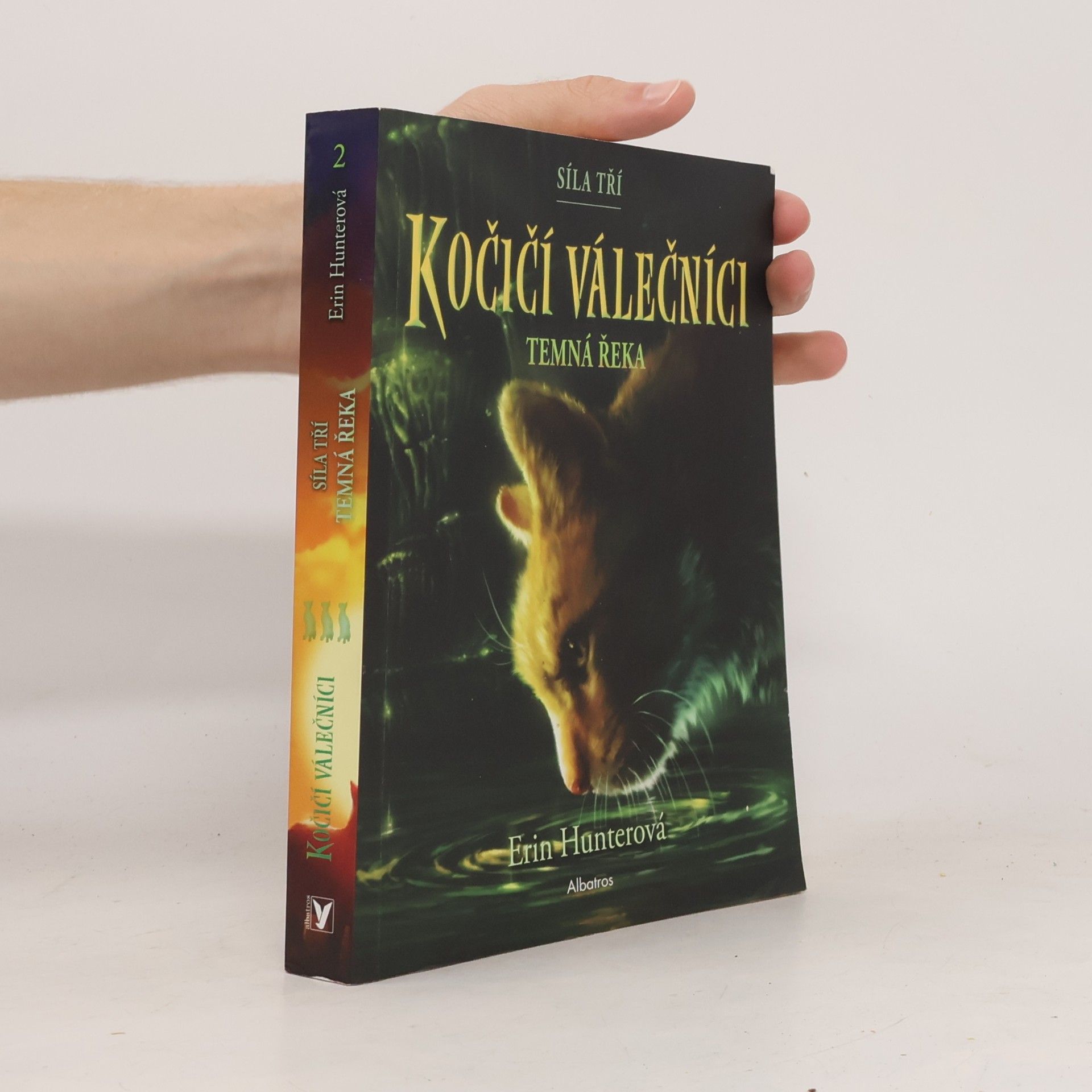 Erin Hunter Kočičí válečníci : síla tří. Temná řeka