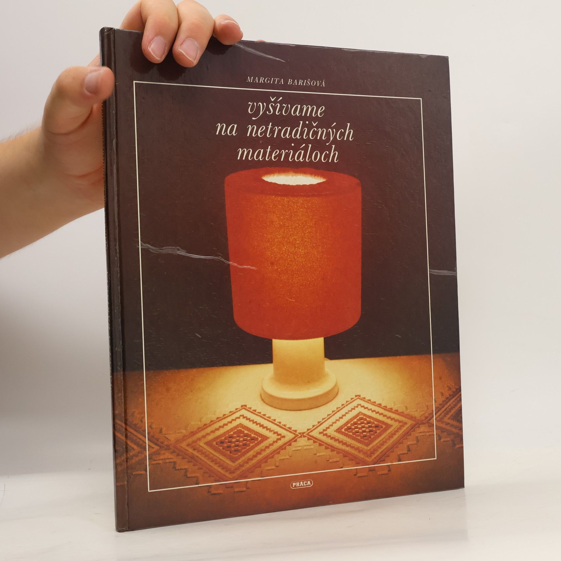 Margita Barišová Vyšívame na netradičných materiáloch