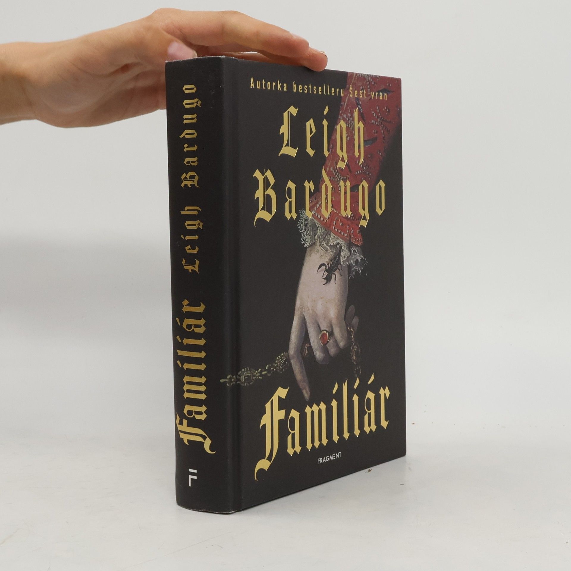 Leigh Bardugo Familiár