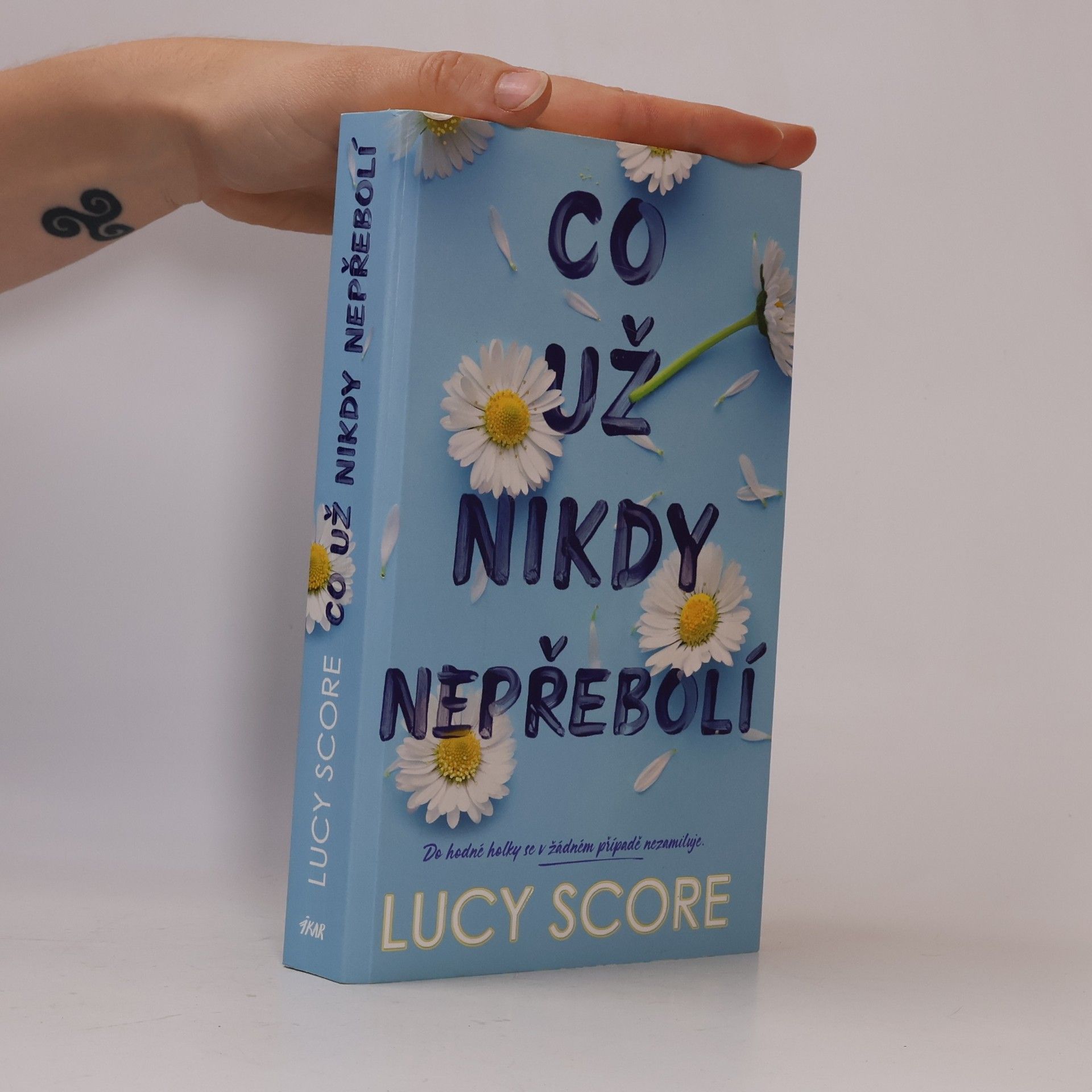 Lucy Score Co už nikdy nepřebolí