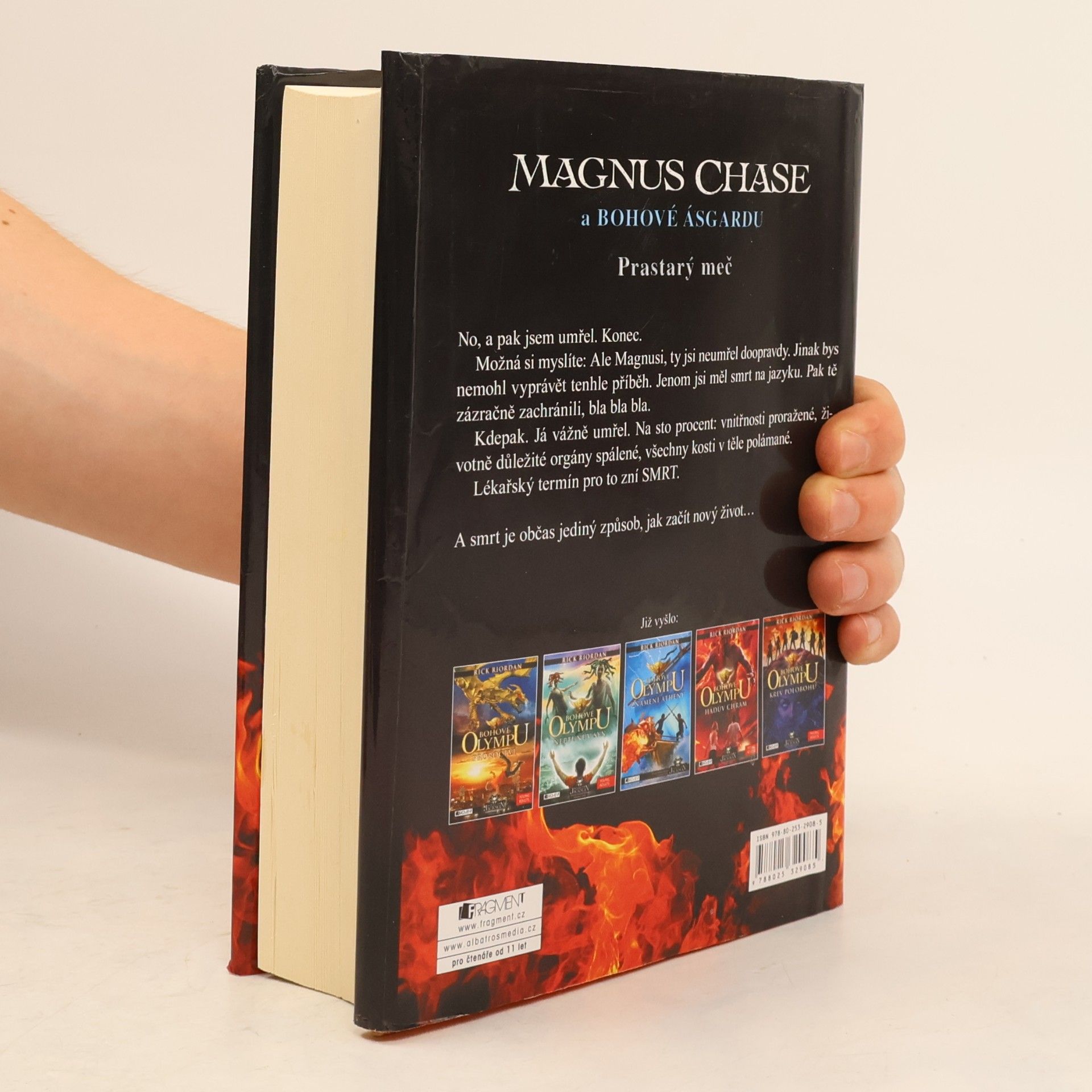 Rick Riordan Magnus Chase a bohové Ásgardu. Prastarý meč