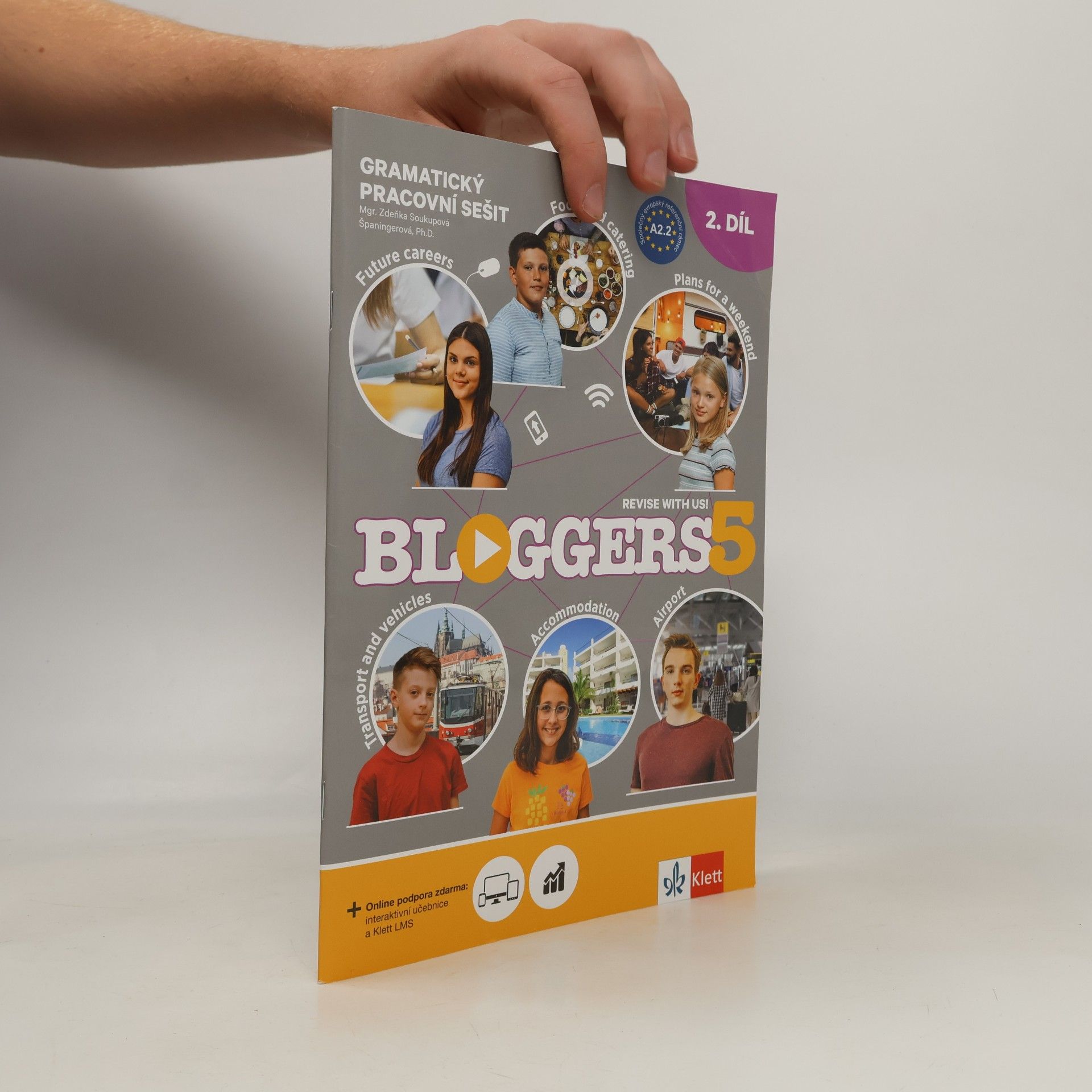 Helena Flámová Bloggers 5 : revise with us!. Pracovní sešit
