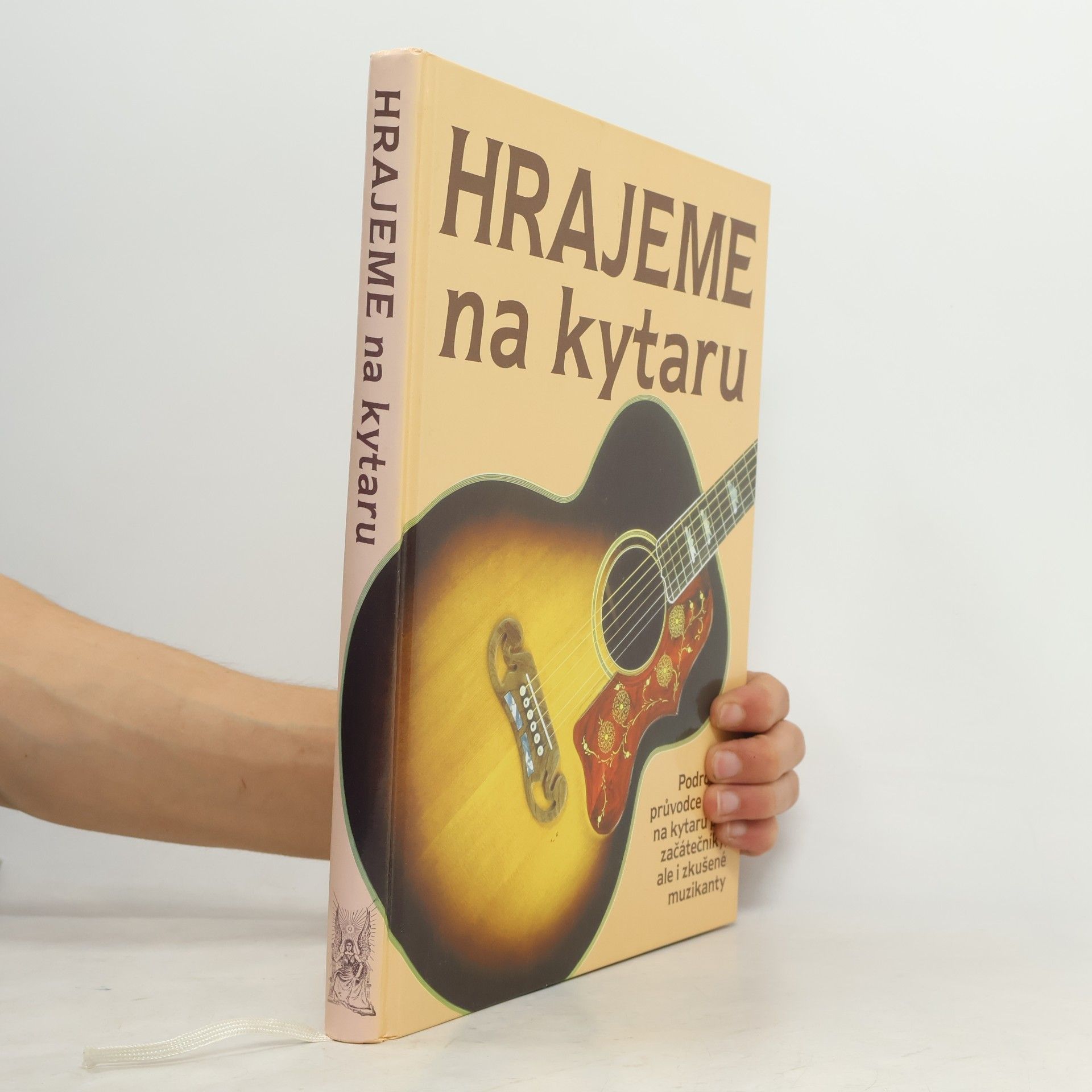 Pavel Dan Hrajeme na kytaru