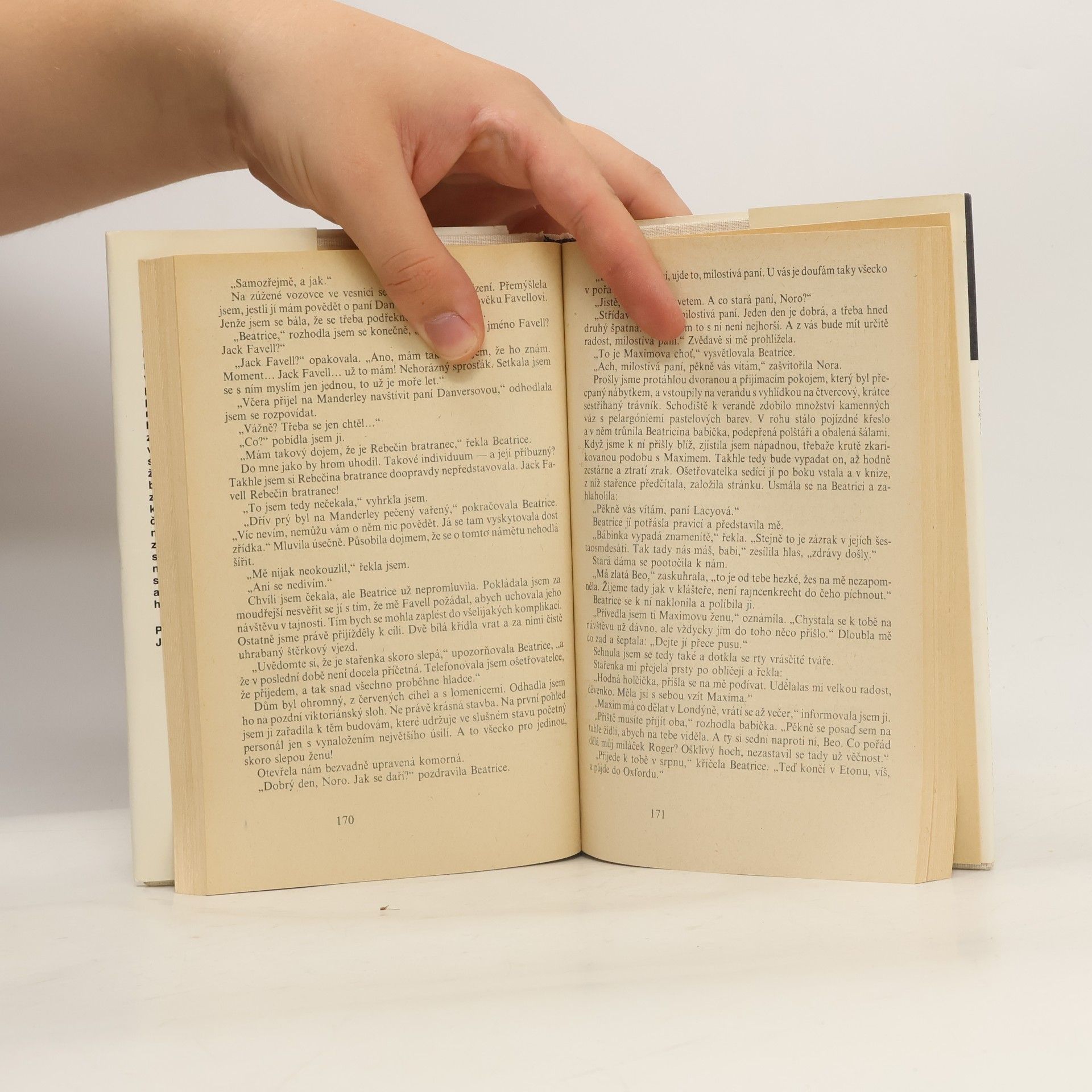 Daphne du Maurier Mrtvá a živá