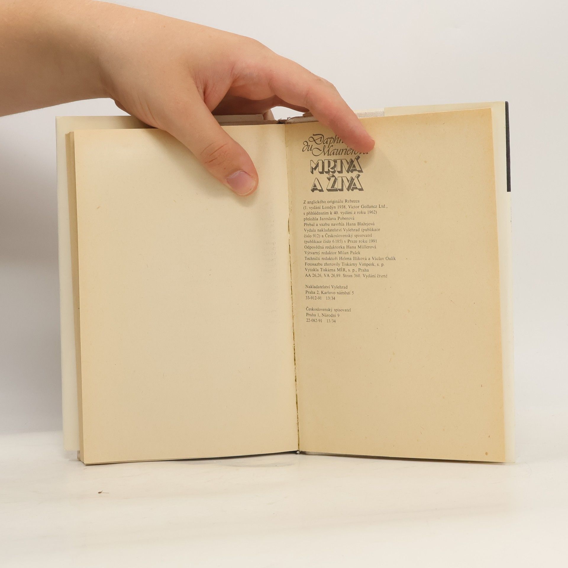 Daphne du Maurier Mrtvá a živá