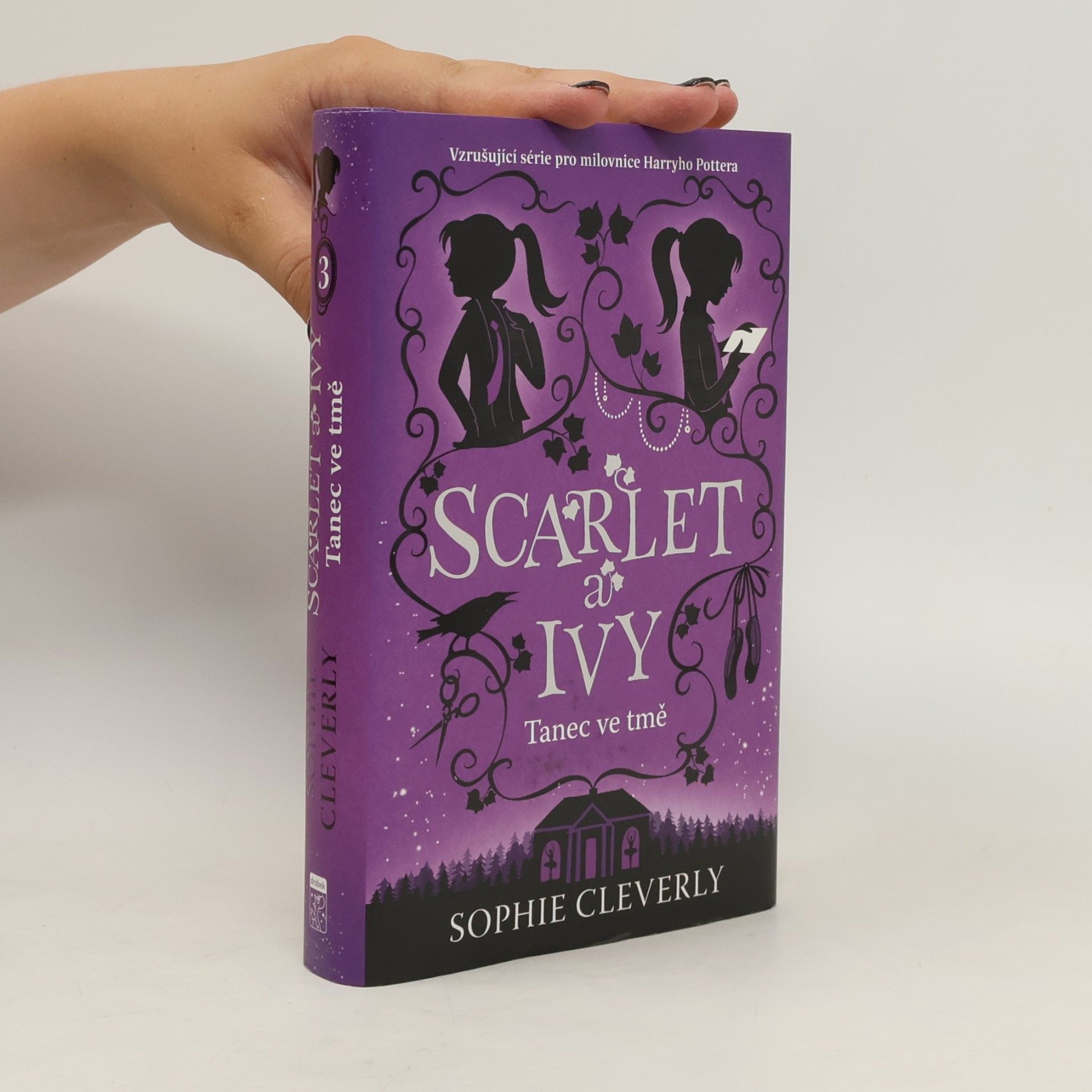 Sophie Cleverly Scarlet a Ivy. Tanec ve tmě