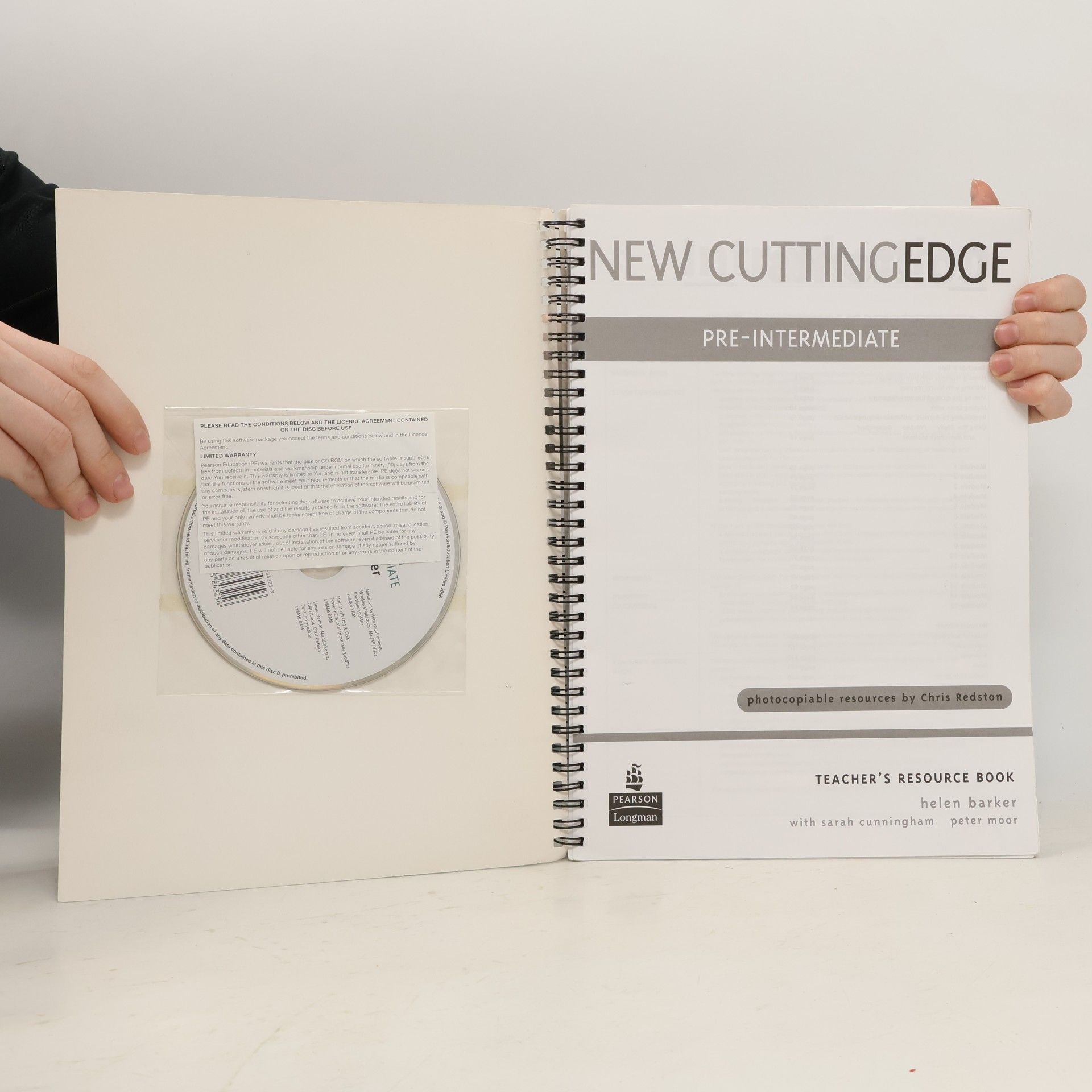Kolektiv autorů New cutting edge. Pre-intermediate. Teacher's resource book