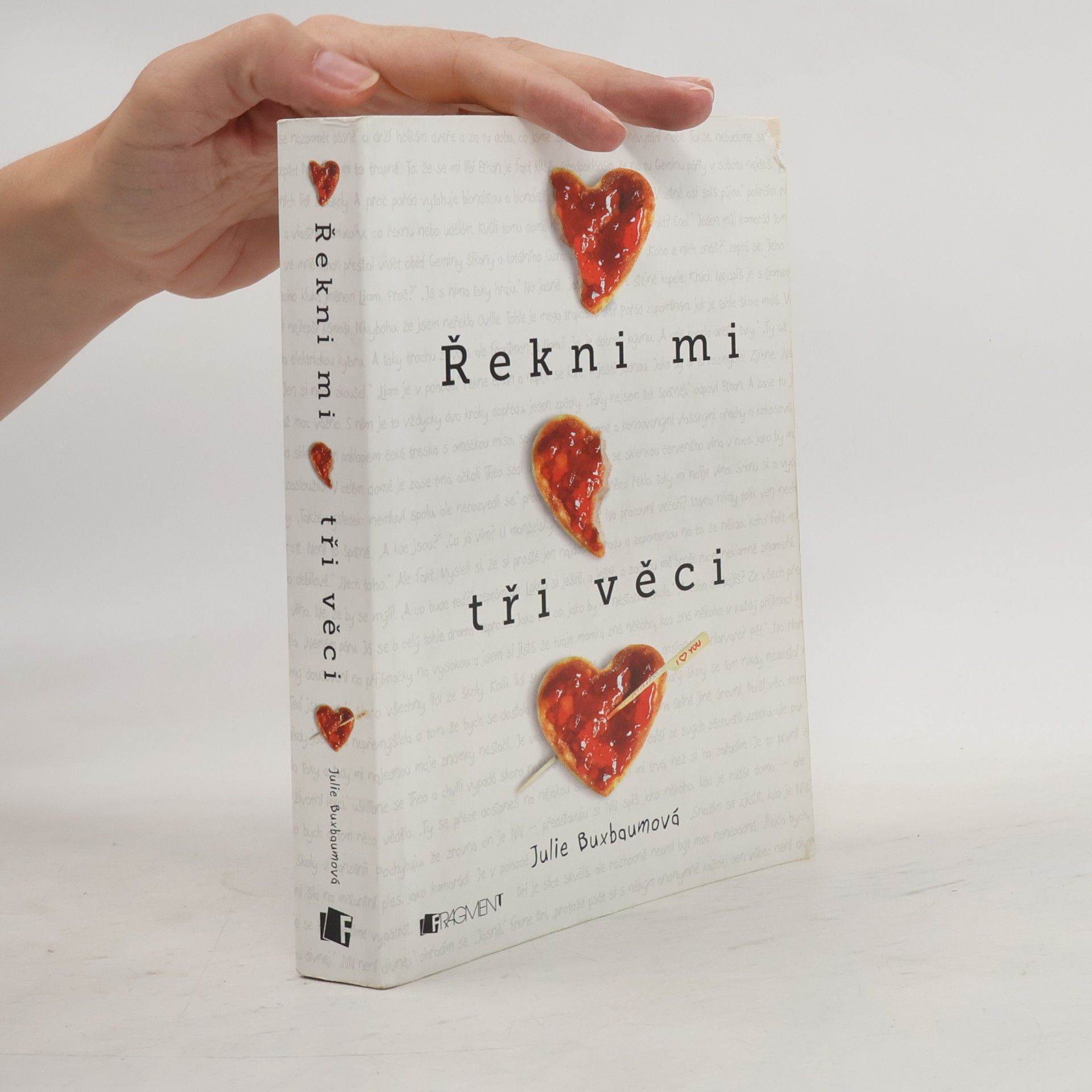 Julie Buxbaum Řekni mi tři věci