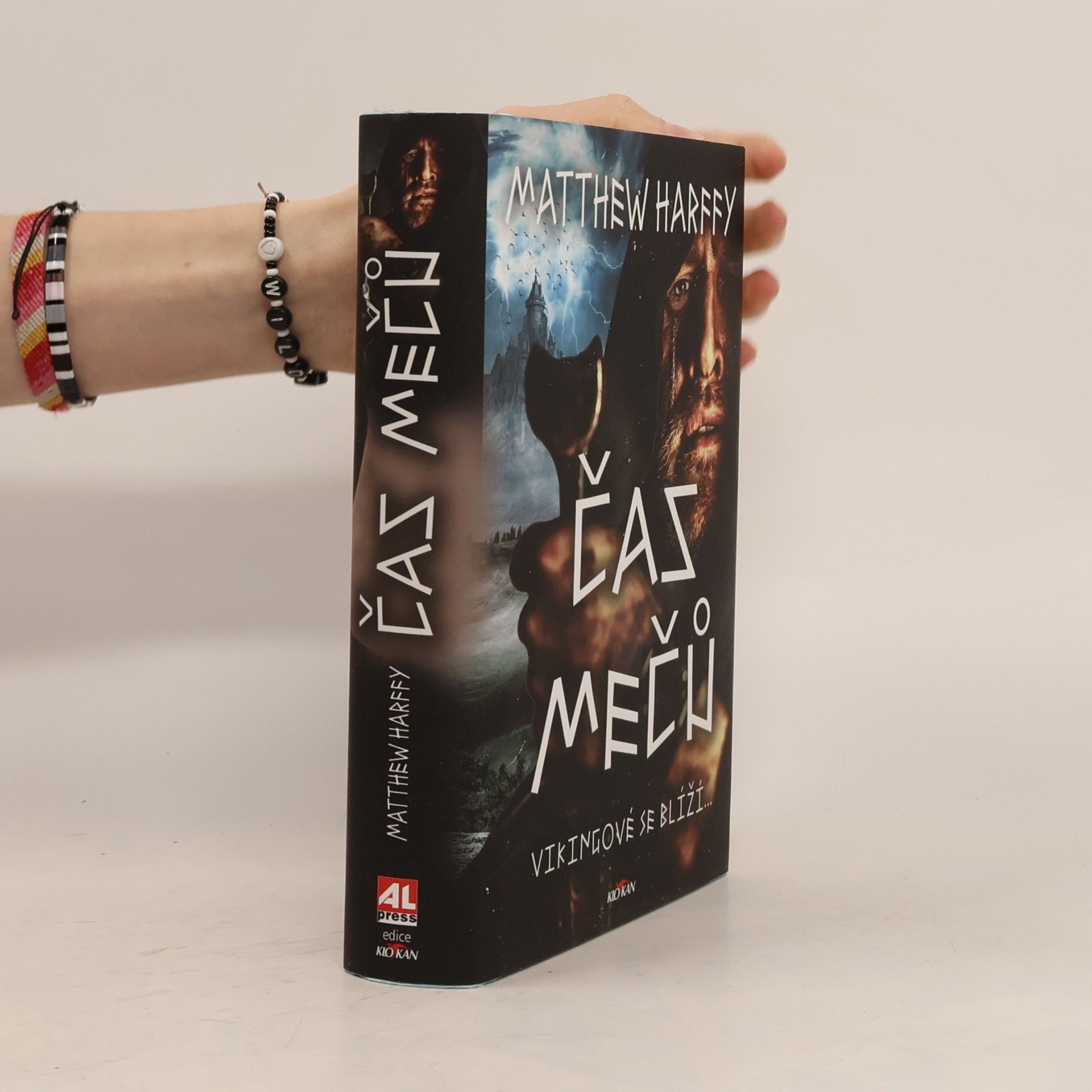 Matthew Harffy Čas mečů : Vikingové se blíží...