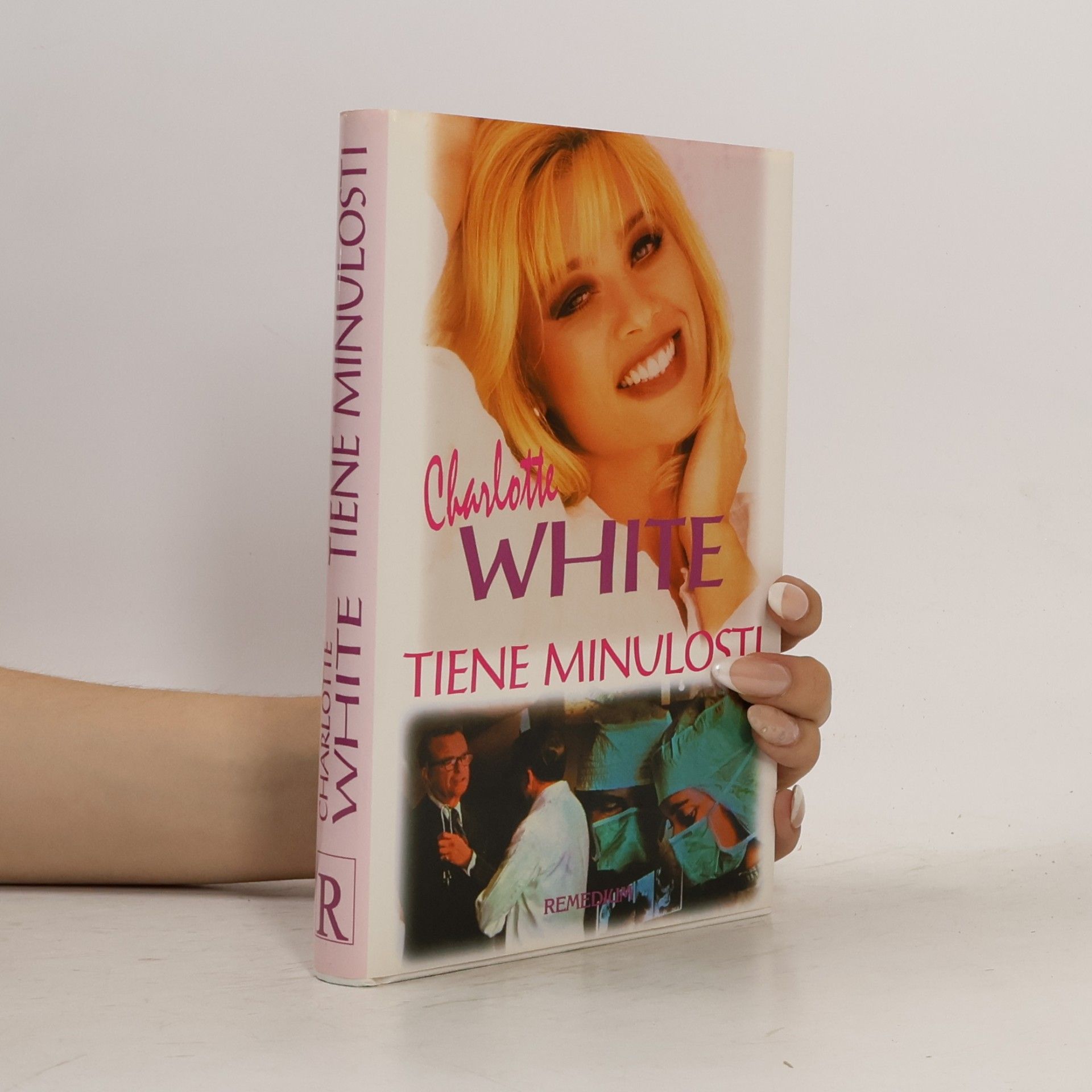 Charlotte White Tiene minulosti