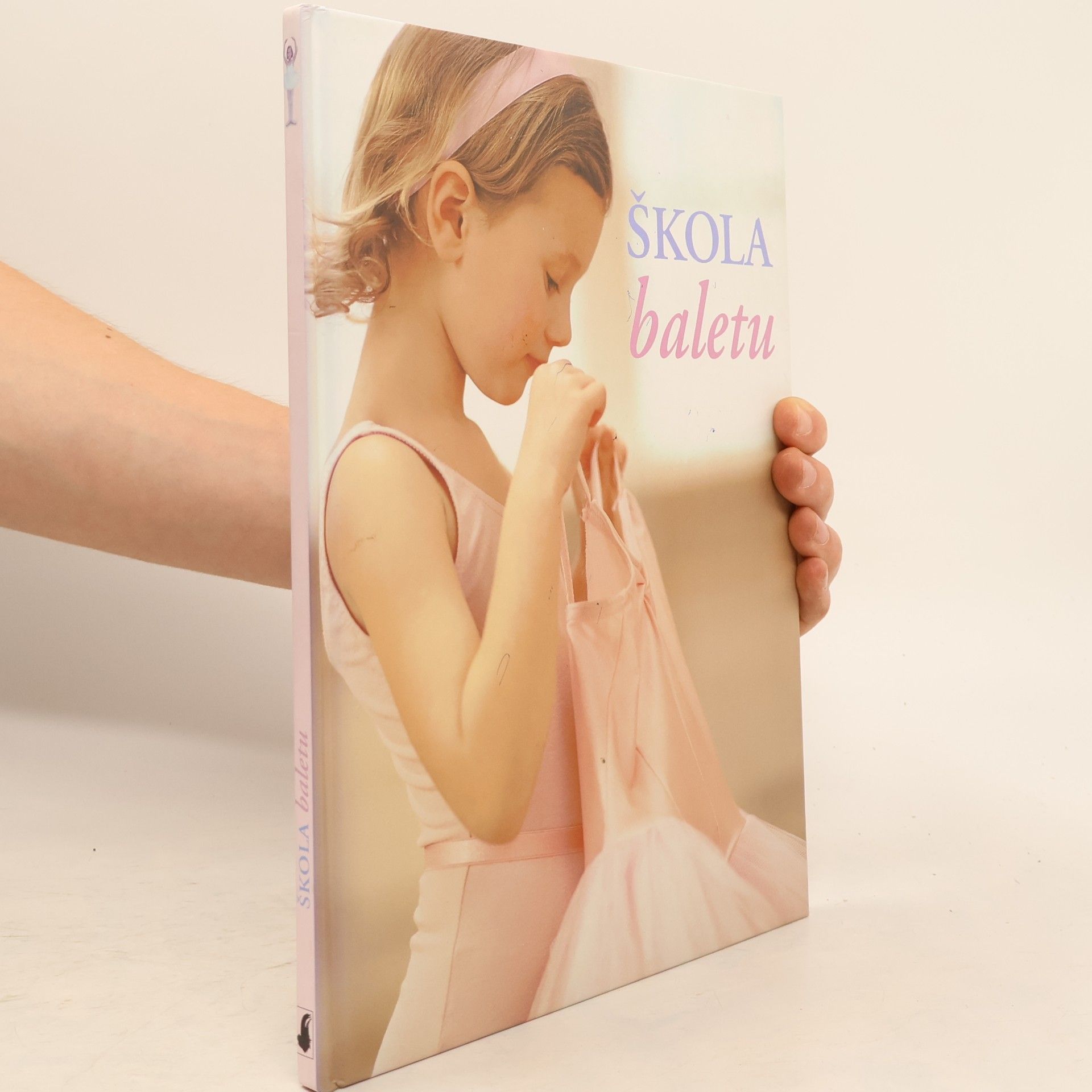 Naia Bray Moffatt Škola baletu : naučte se tančit s žáky britské Central school of ballet