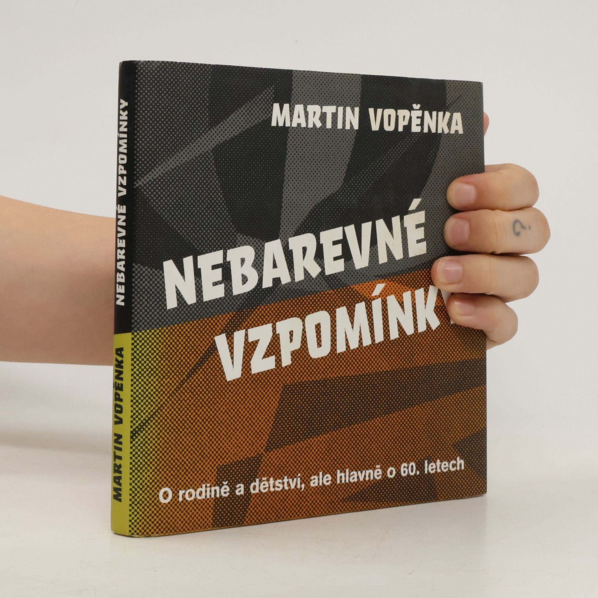 Nebarevné vzpomínky: O rodině a dětství, ale hlavně o 60. letech