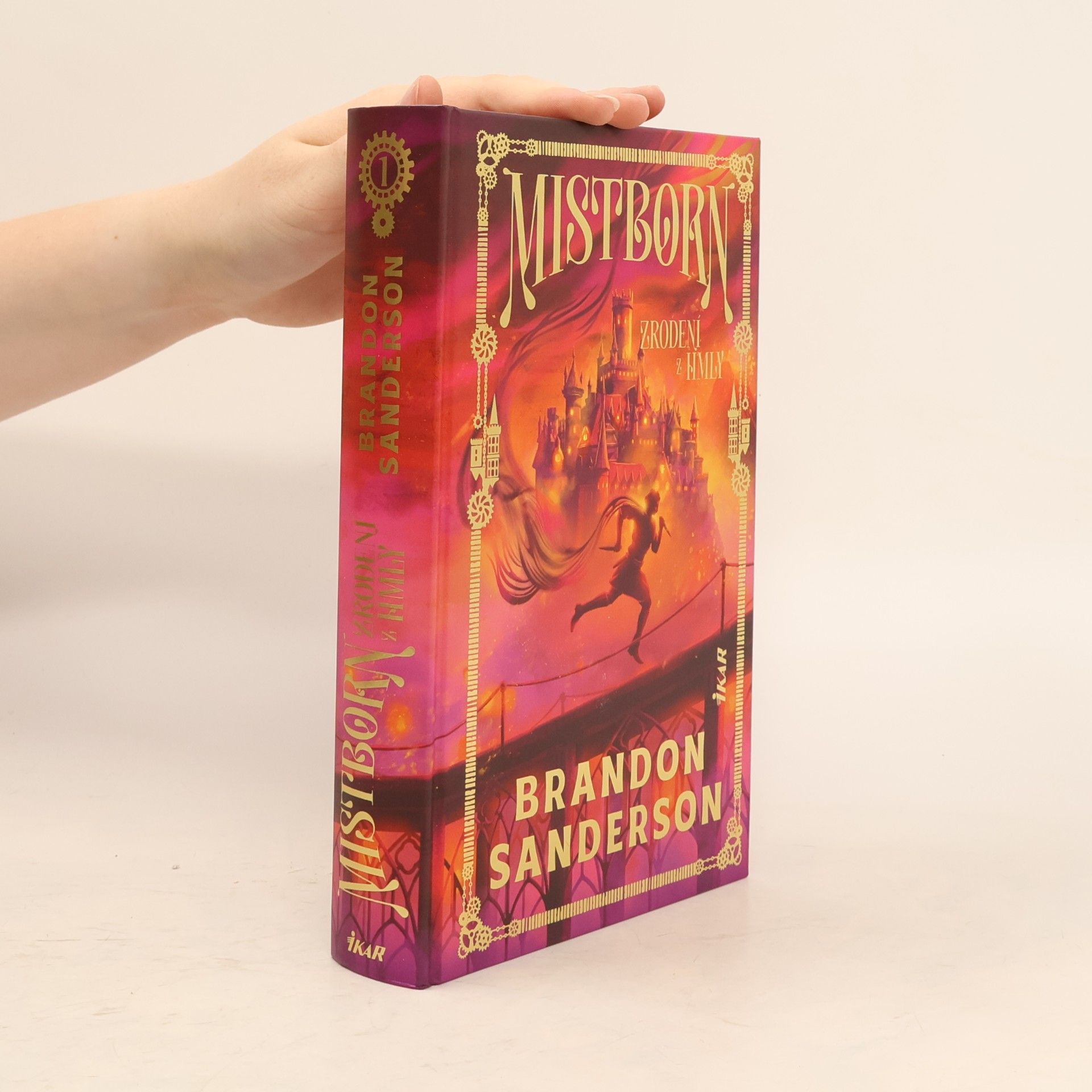 Brandon Sanderson Mistborn: Zrodení z hmly