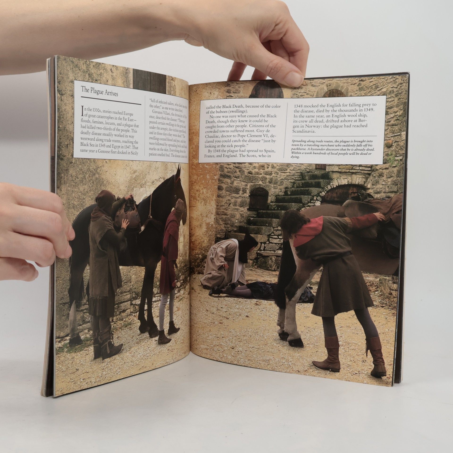 John D. Clare The Living History Series: Fourteenth-Century Towns