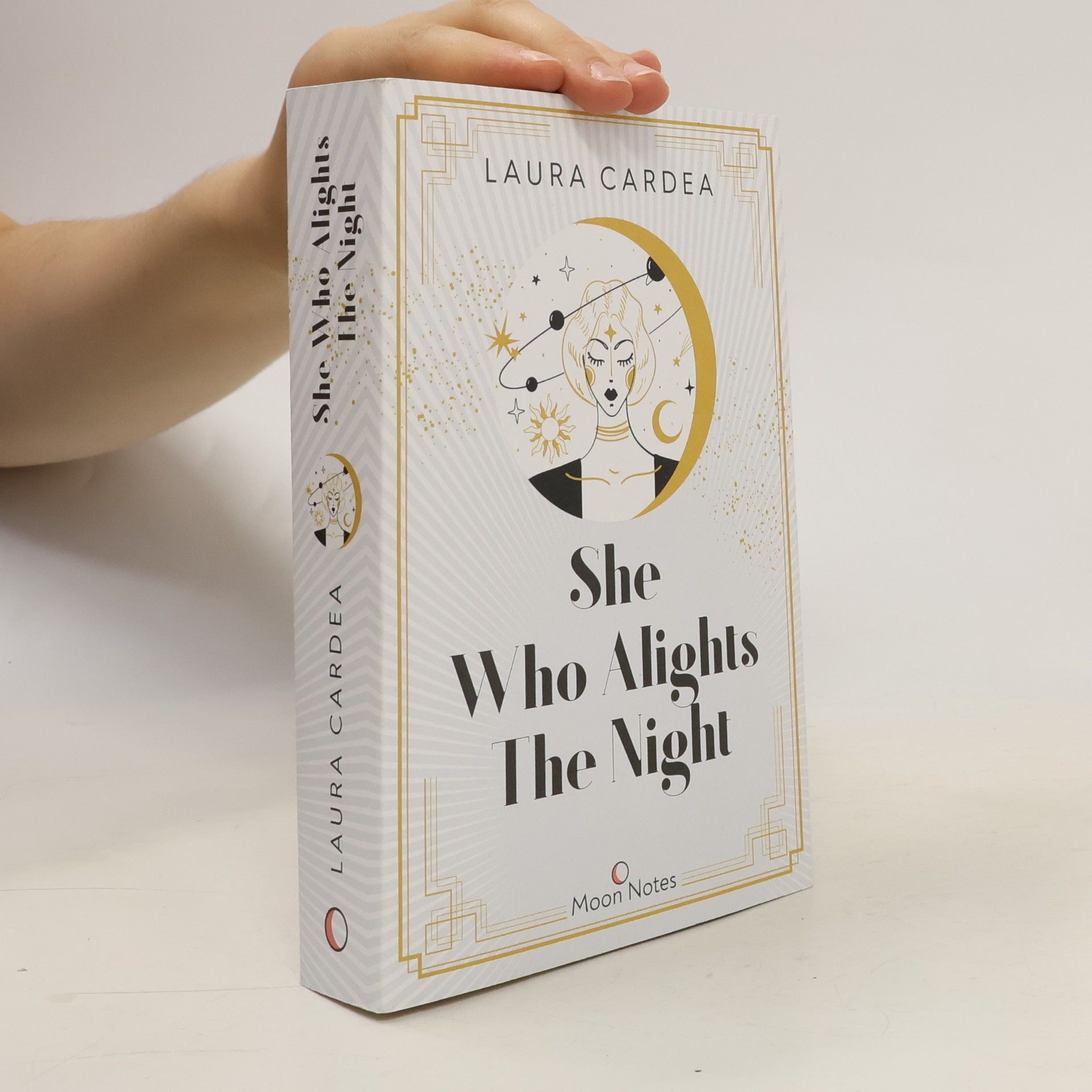 Laura Cardea She who alights the night