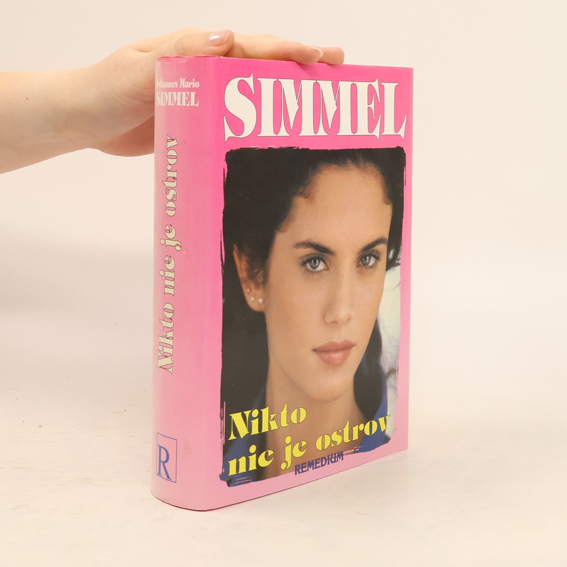 Johannes Mario Simmel Nikto nie je ostrov