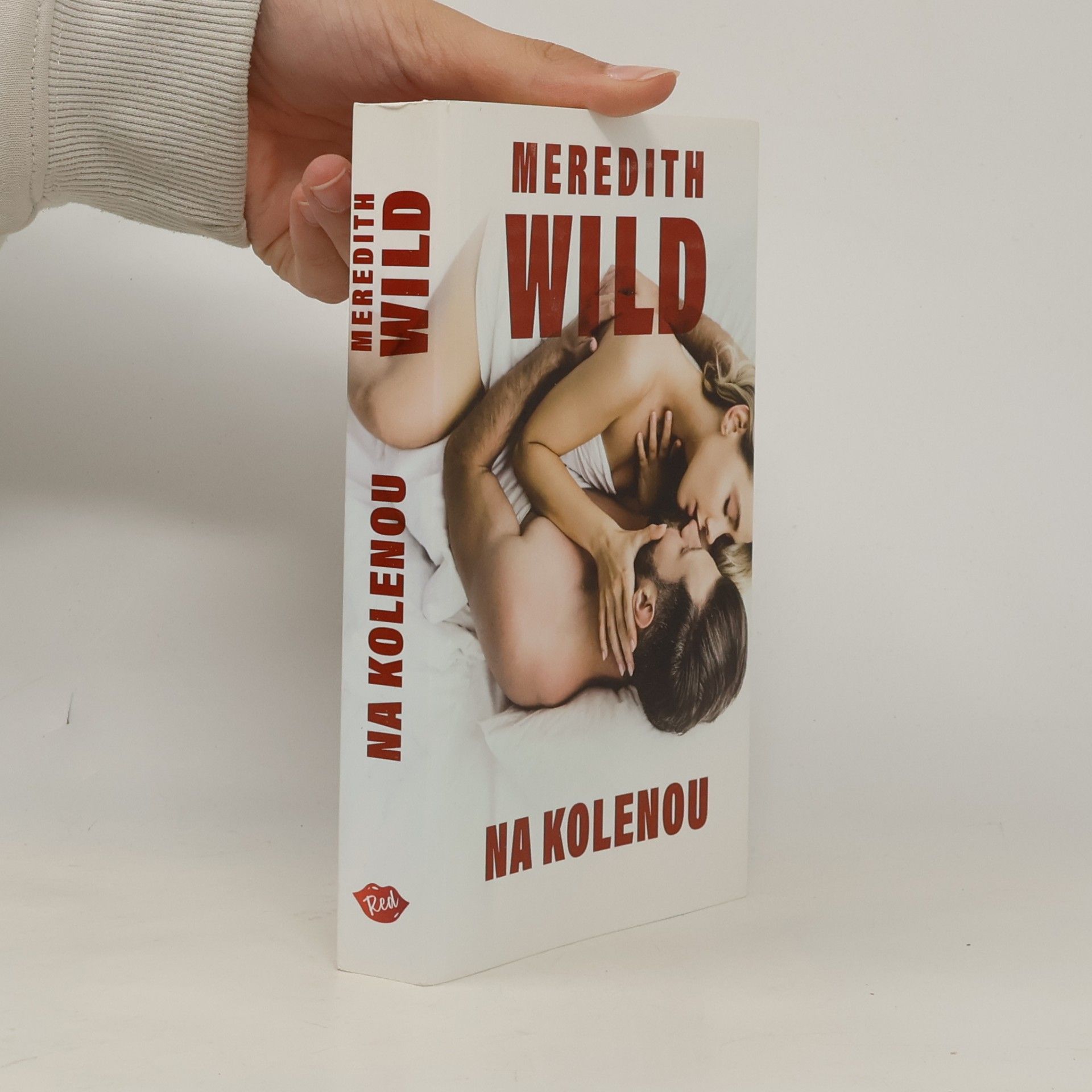 Meredith Wild Na kolenou