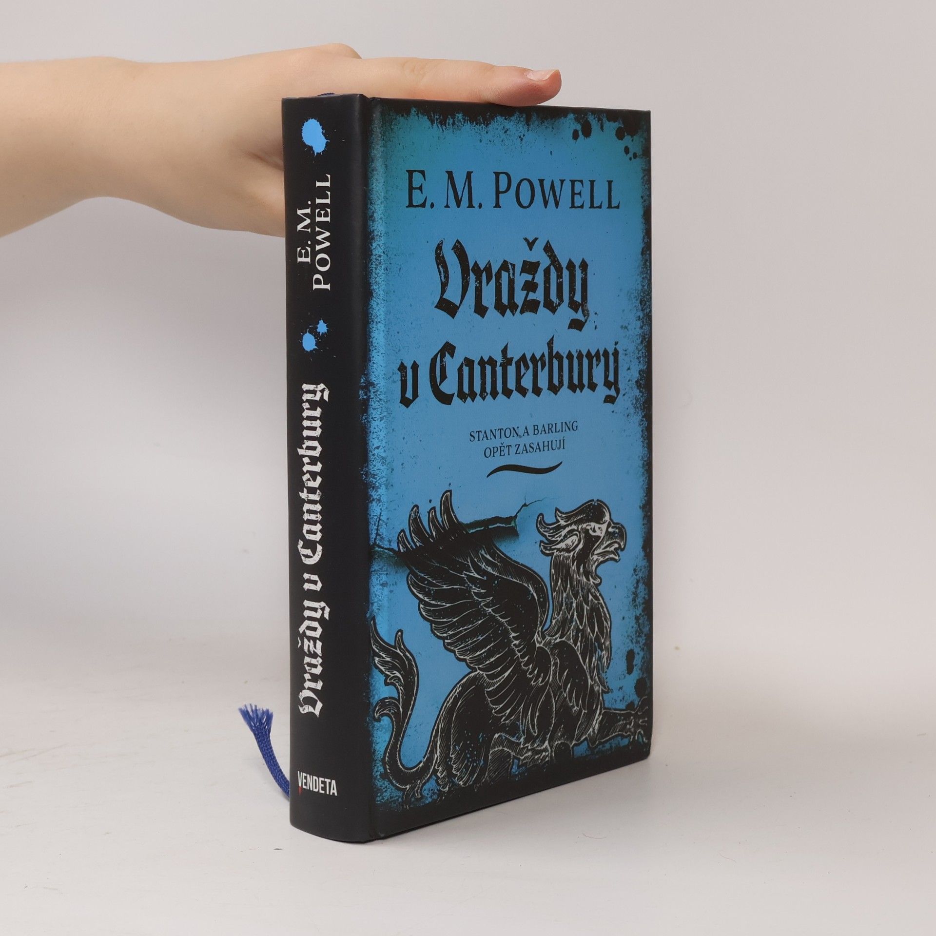 E. M. Powell Vraždy v Canterbury