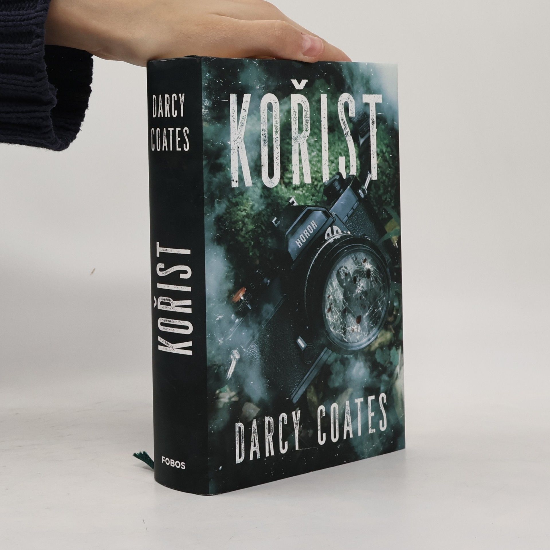 Darcy Coates Kořist