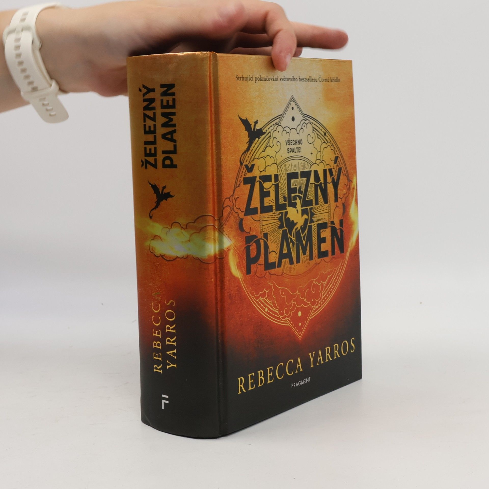 Rebecca Yarros Železný plamen
