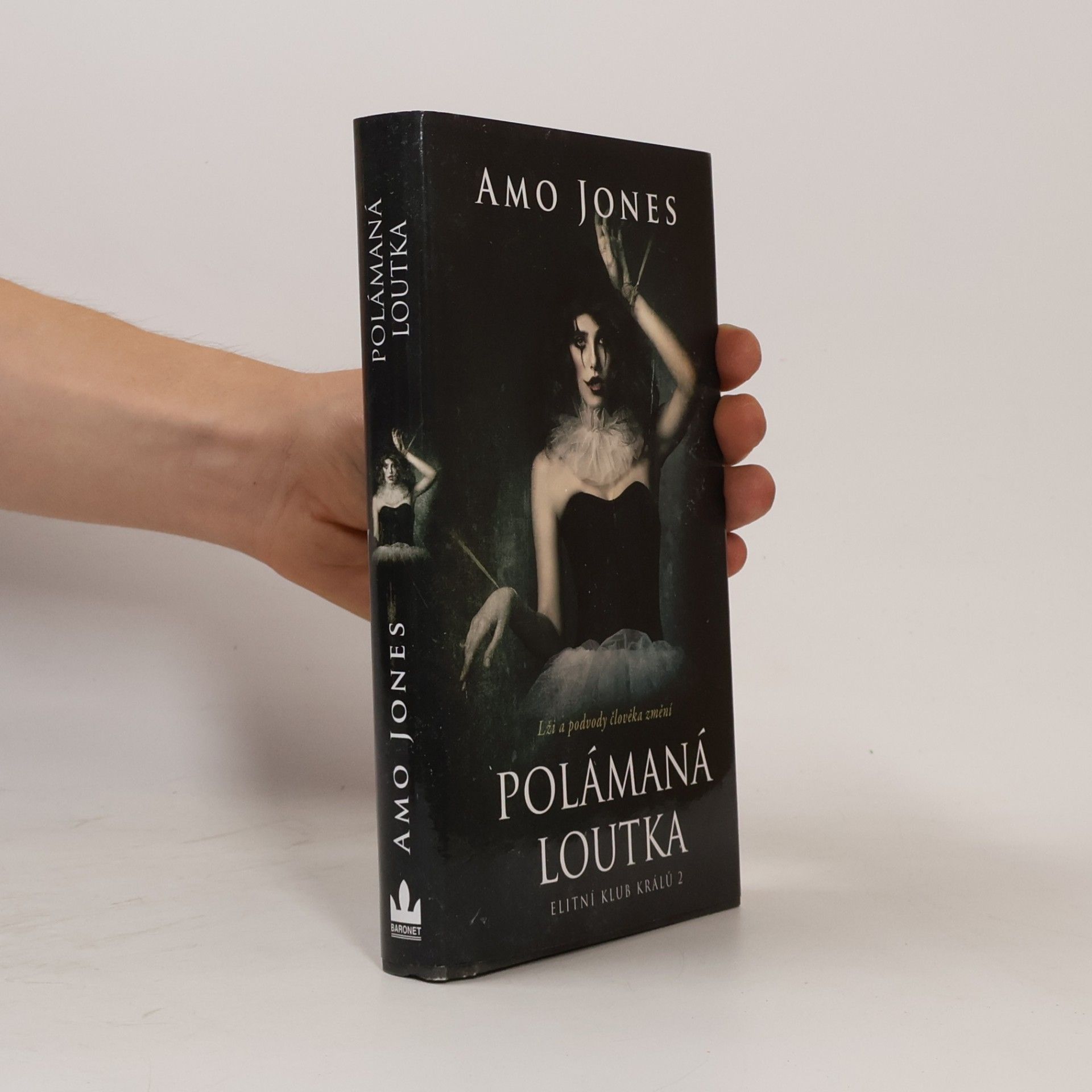 Amo Jones Polámaná loutka
