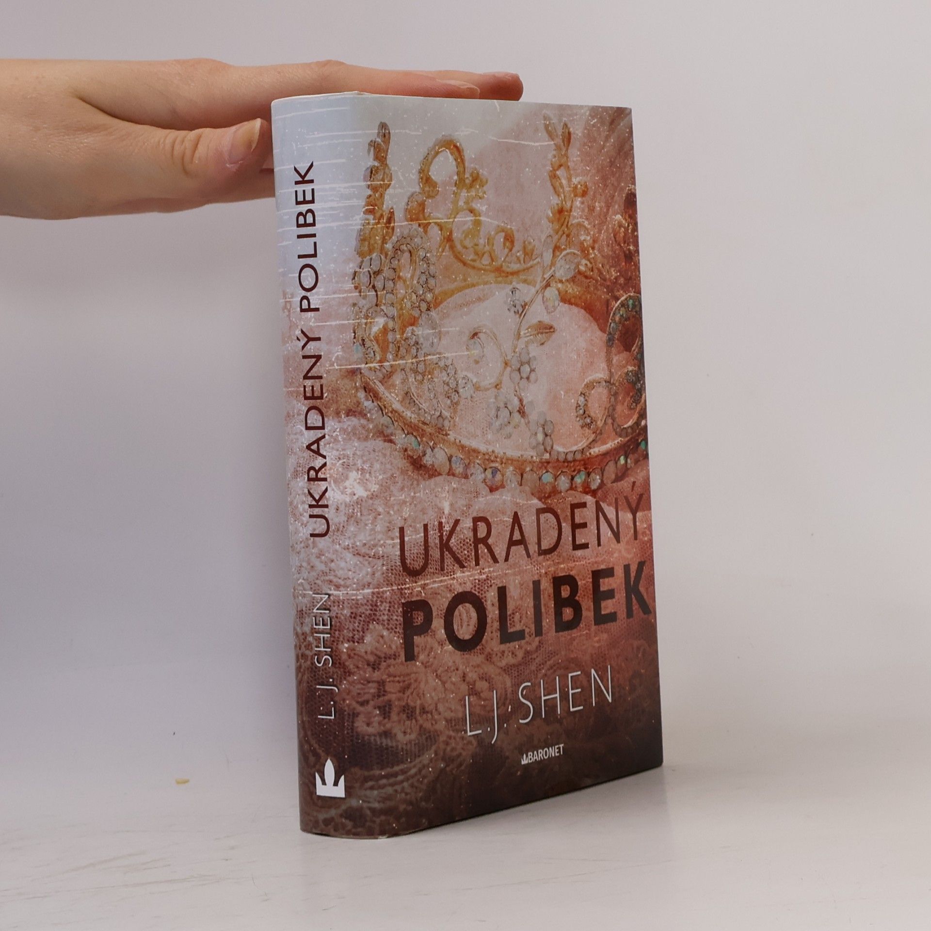 L. J. Shen Ukradený polibek