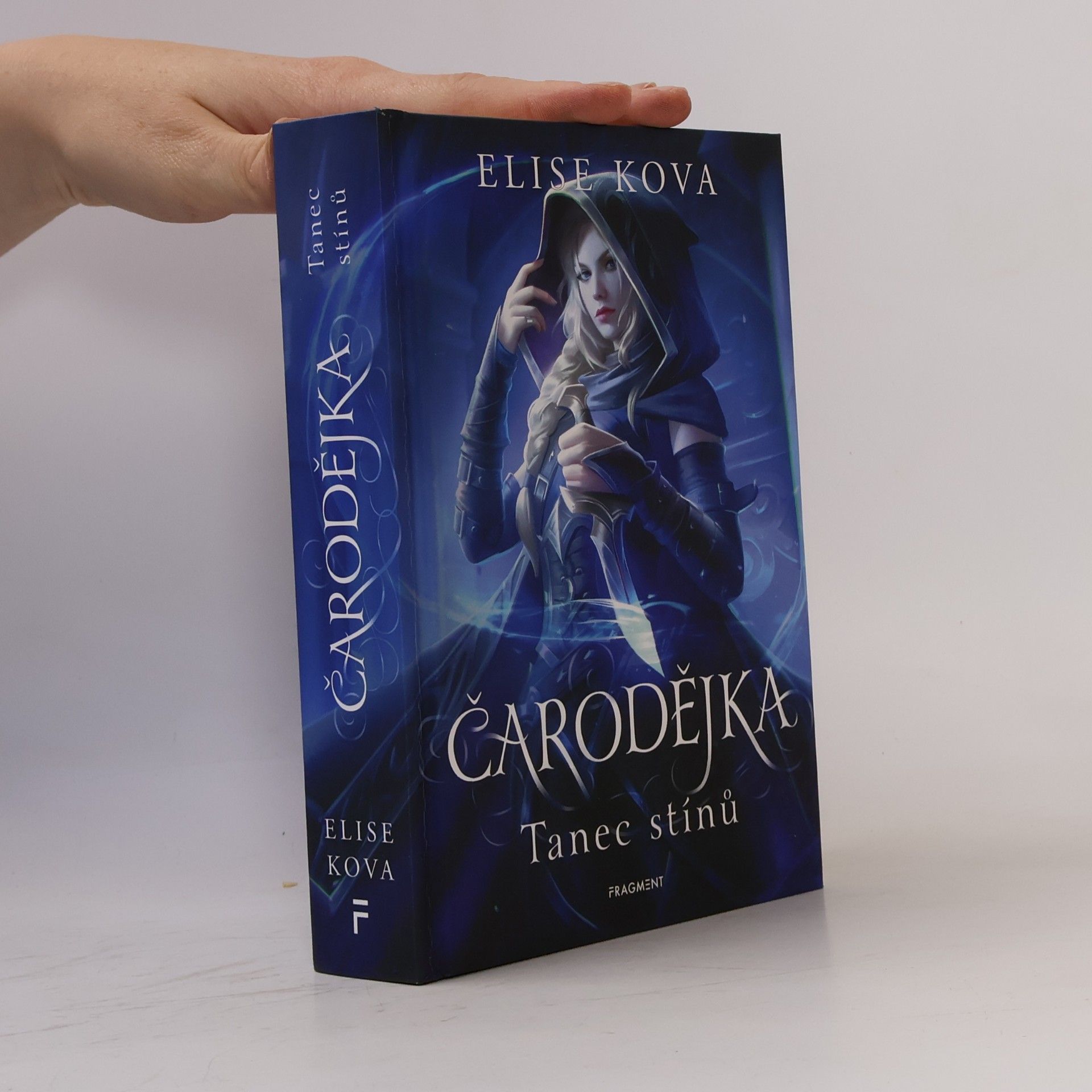 Elise Kova Čarodějka. Tanec stínů