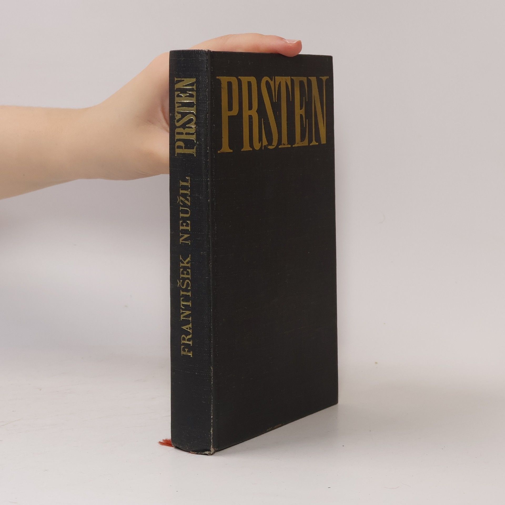 František Neužil Prsten