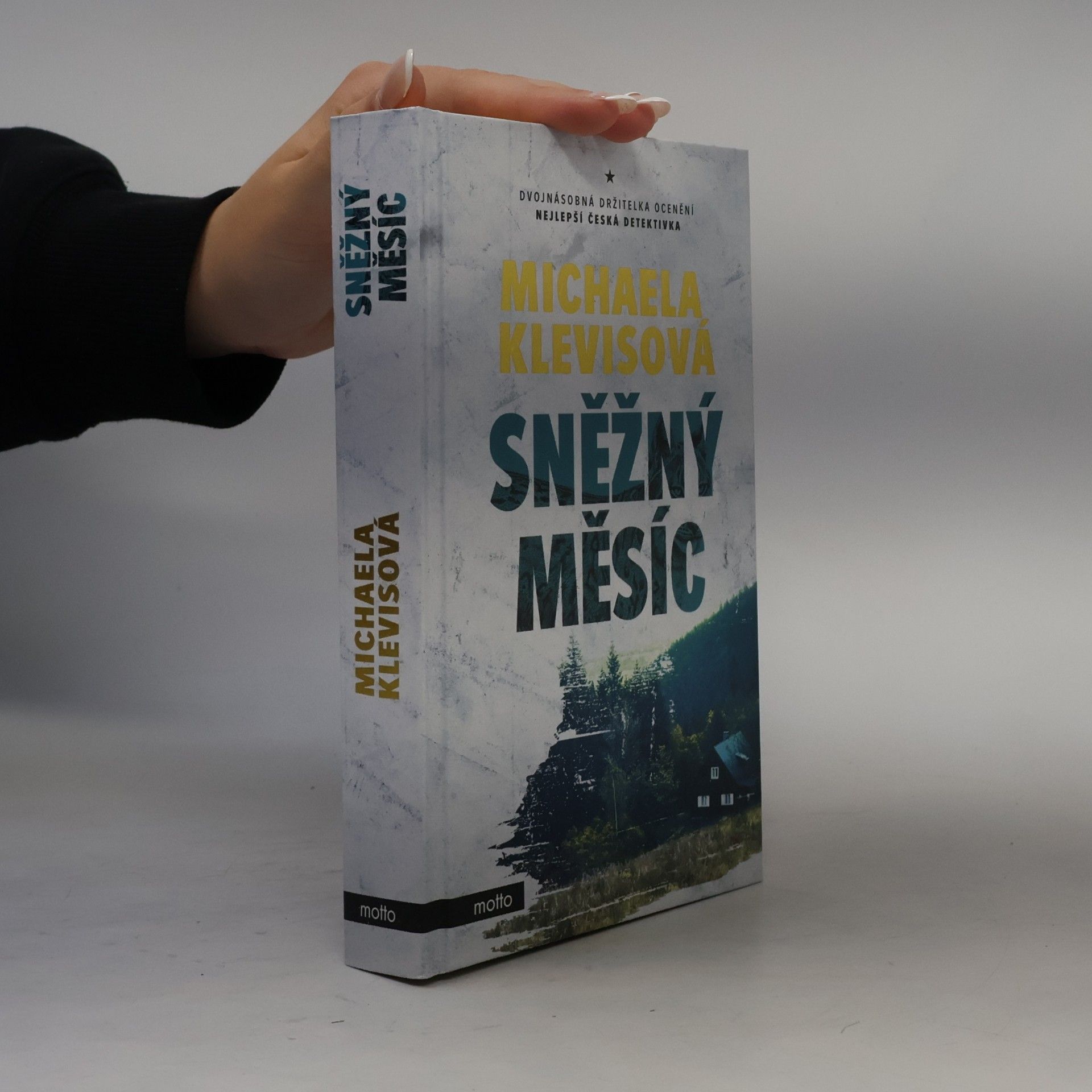 Michaela Klevisová Sněžný měsíc