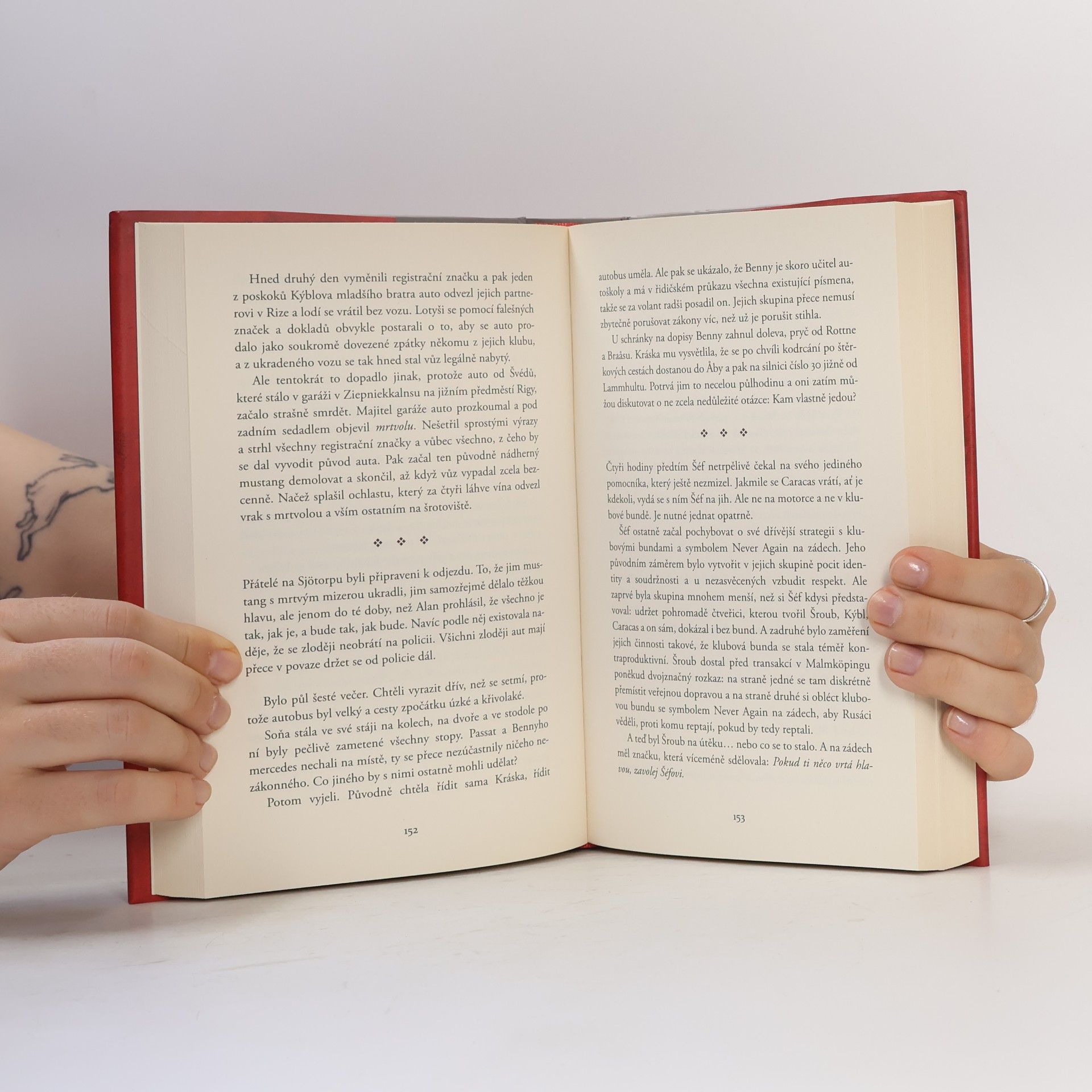 Jonas Jonasson Stoletý stařík, který vylezl z okna a zmizel