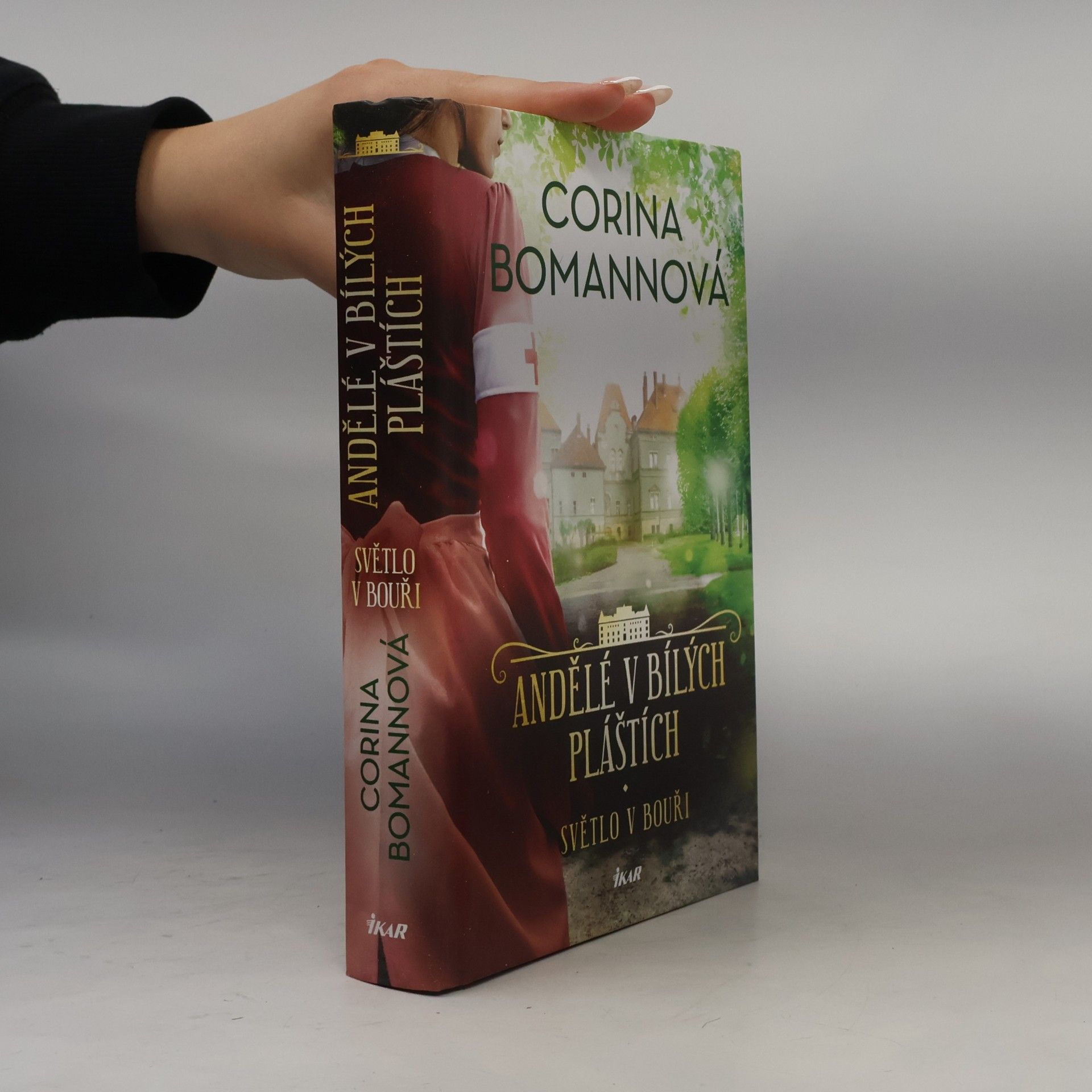Corina Bomann Andělé v bílých pláštích