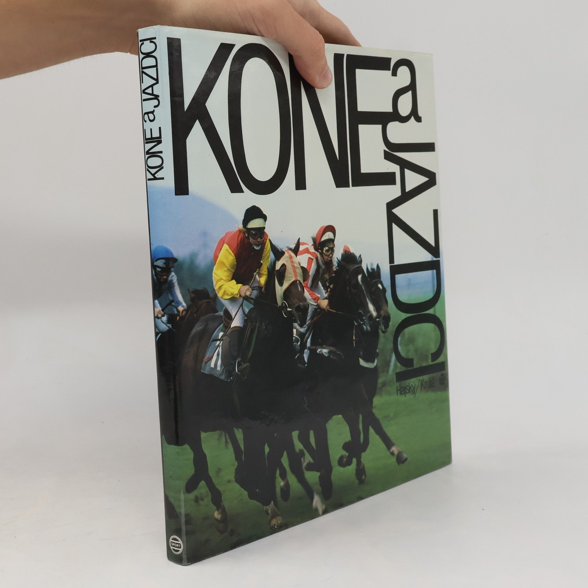 Kone a jazdci