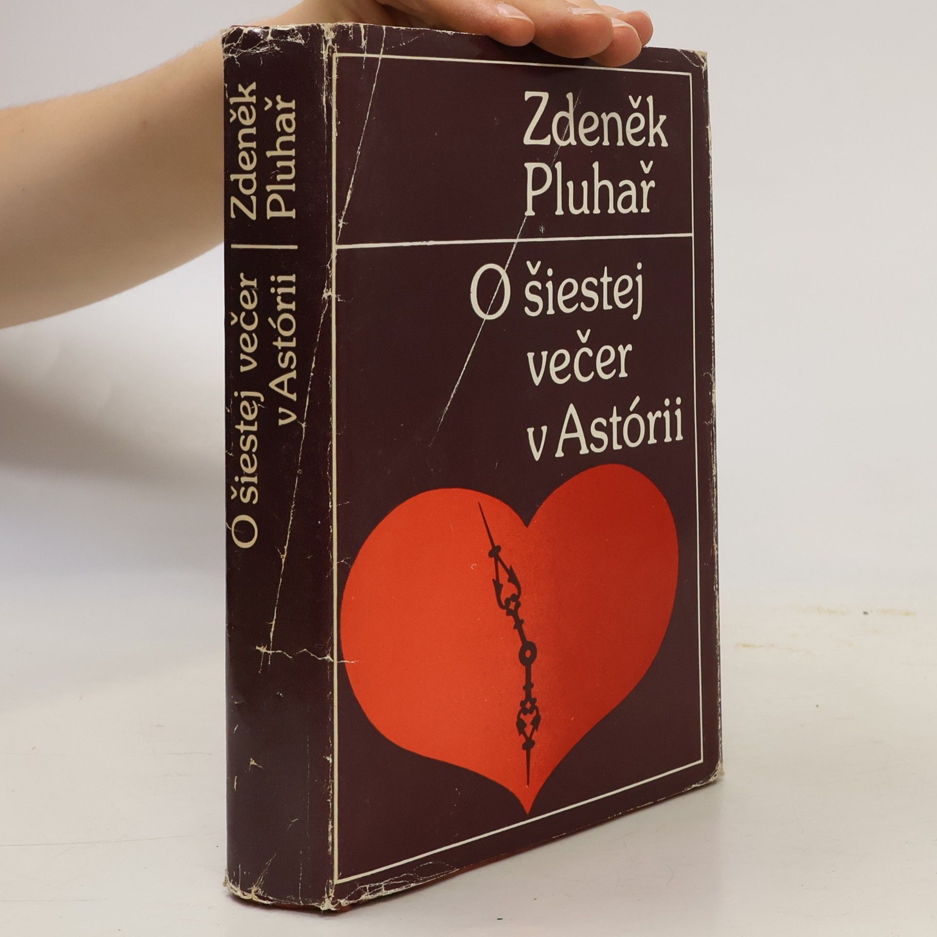 Zdeněk Pluhař O šiestej večer v Astórii