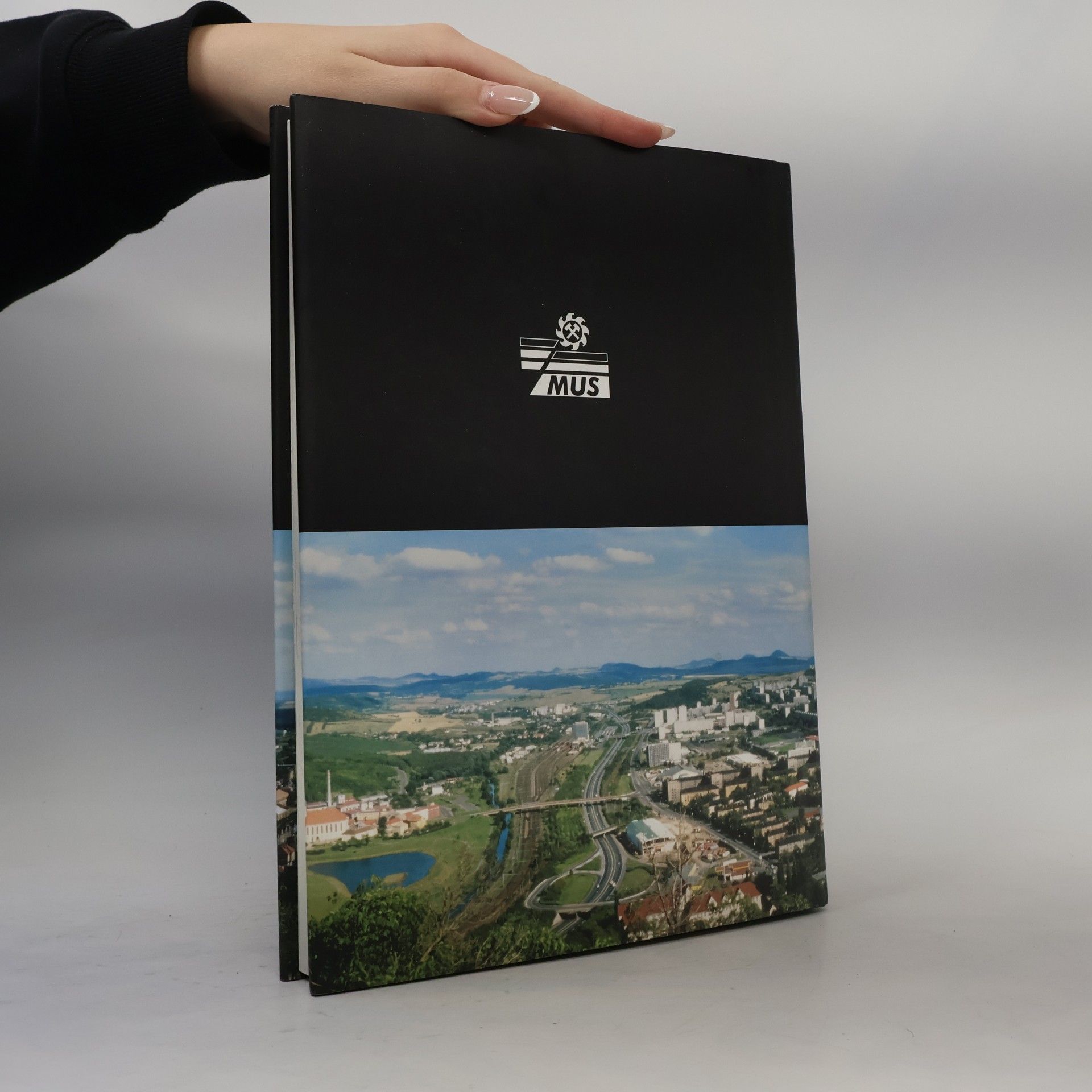 Autores varios Mostecko: minulost a současnost