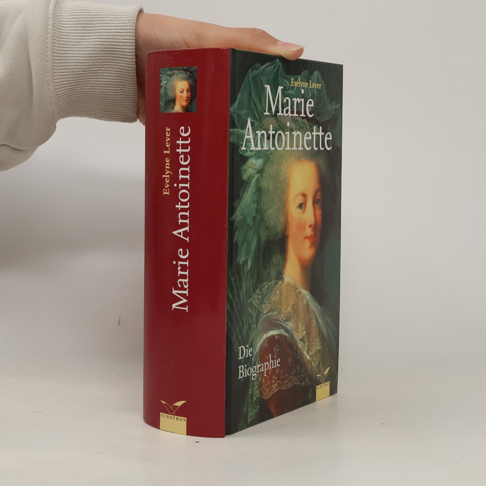 E. velyne Lever Marie Antoinette