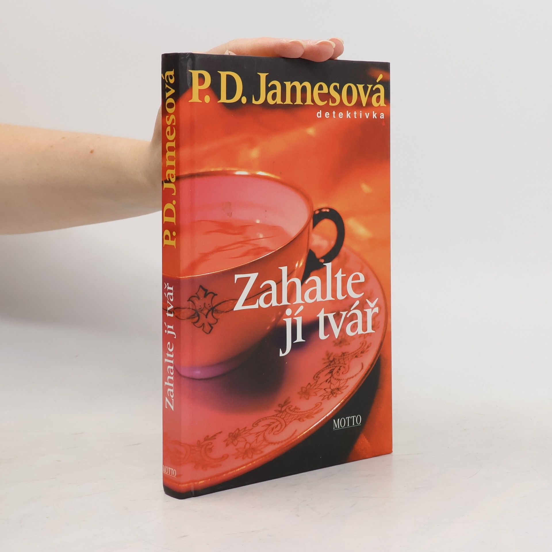 Phyllis Dorothy James Zahalte jí tvář