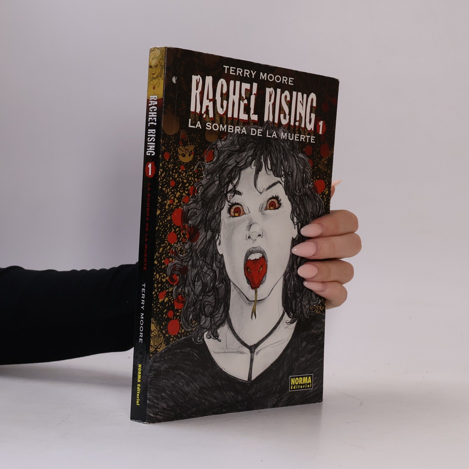 Terry Moore Rachel Rising 1. La sombra de la muerte