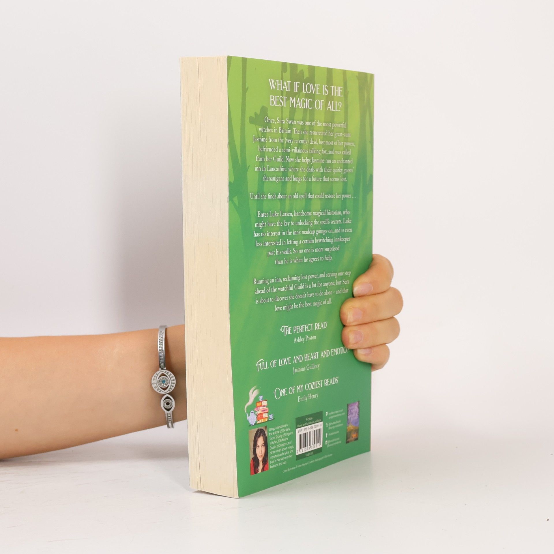 Sangu Mandanna A Witch's Guide to Magical Innkeeping