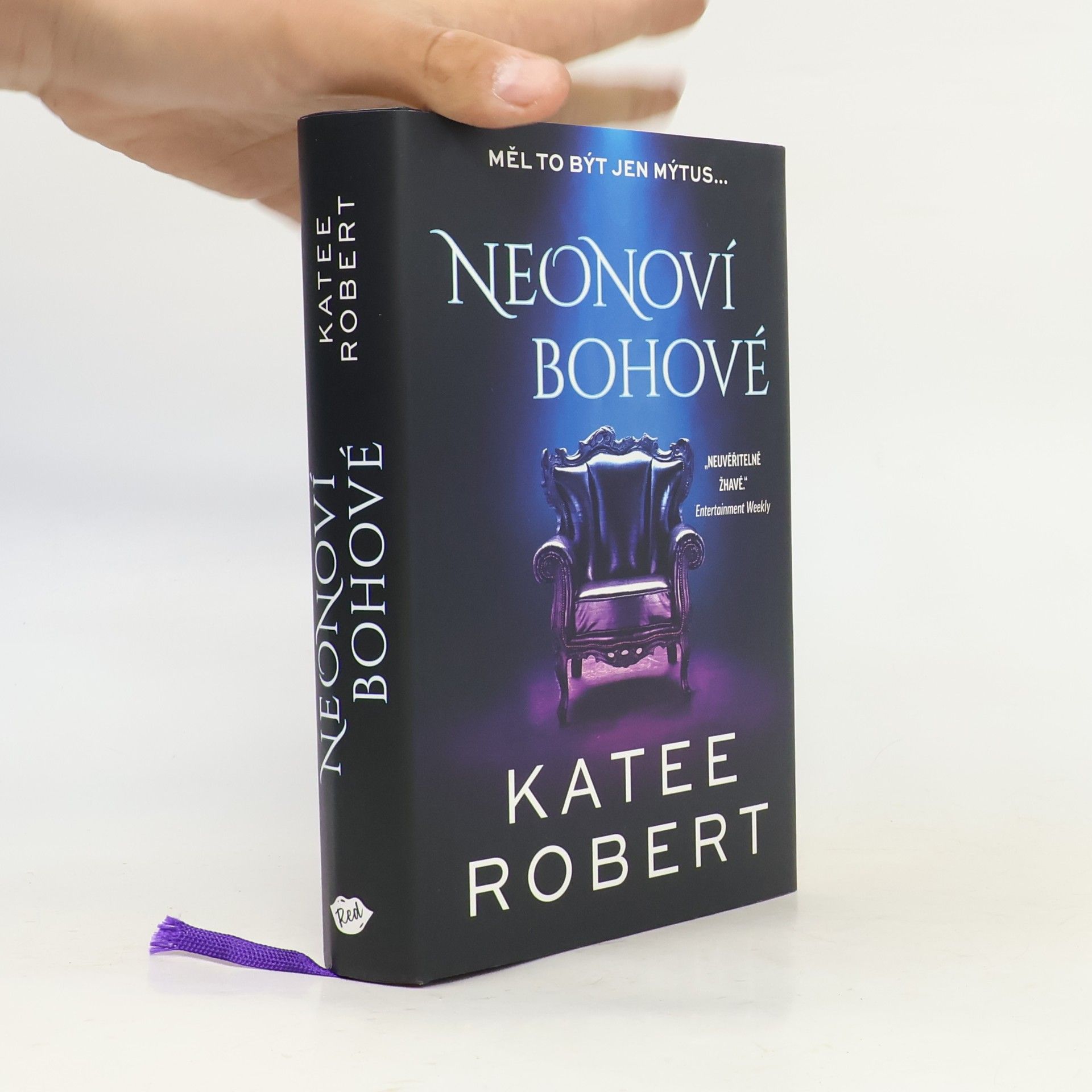 Katee Robert Neonoví bohové