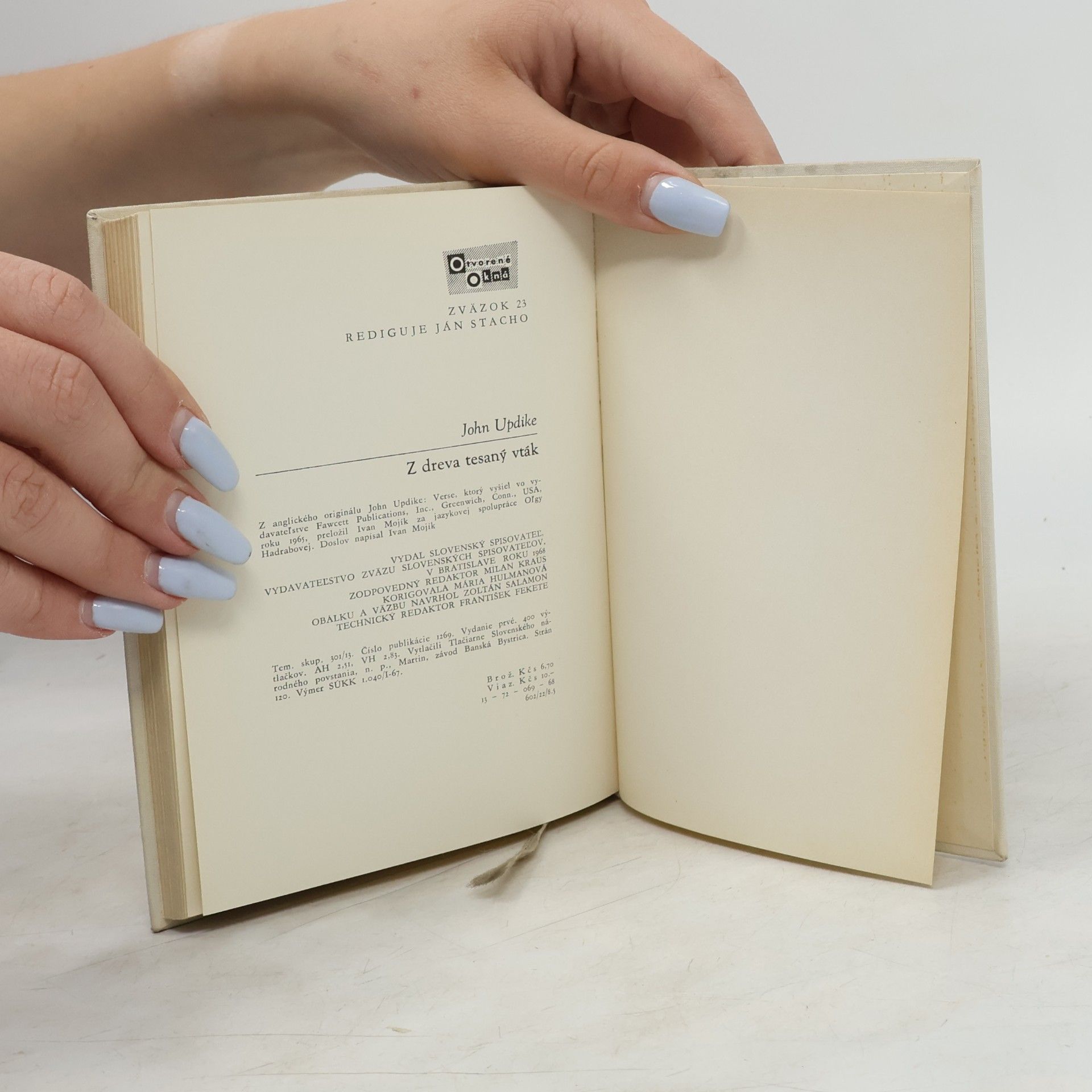 John Updike Z dreva tesaný vták
