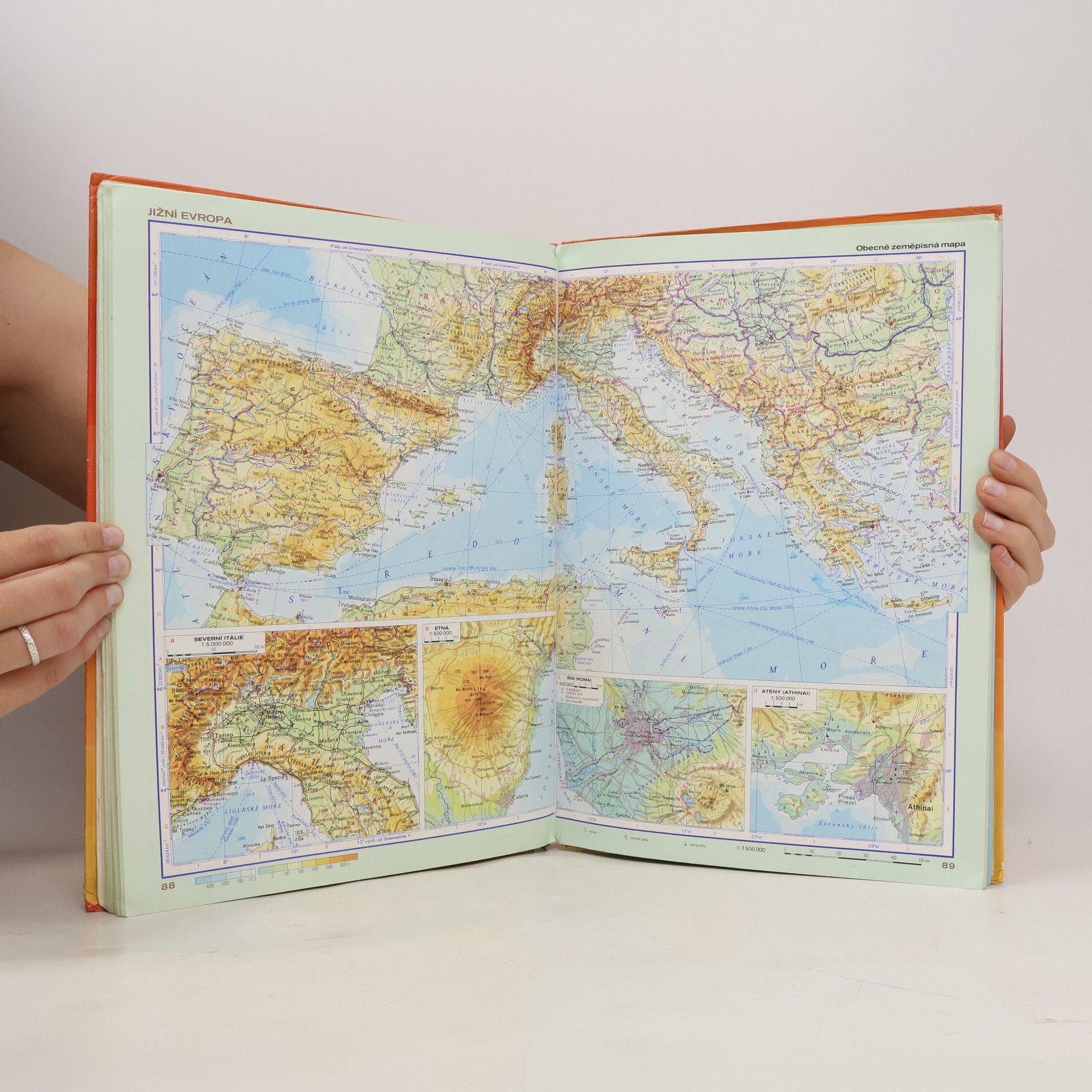 Autorenkollektiv Školní atlas světa