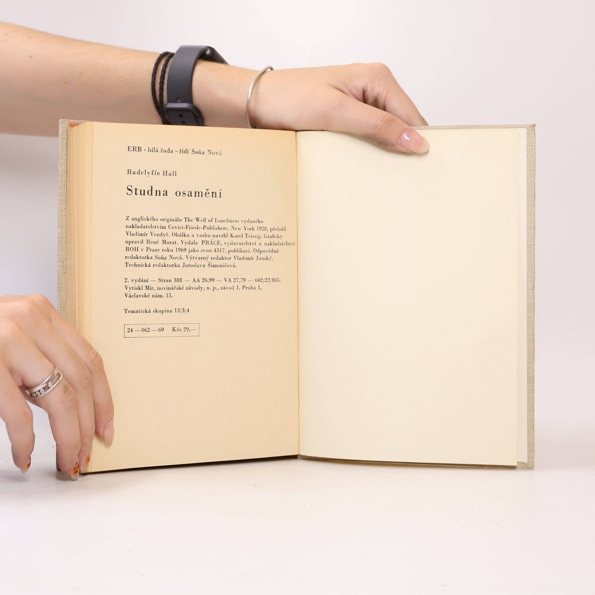 Radclyffe Hall Studna osamění