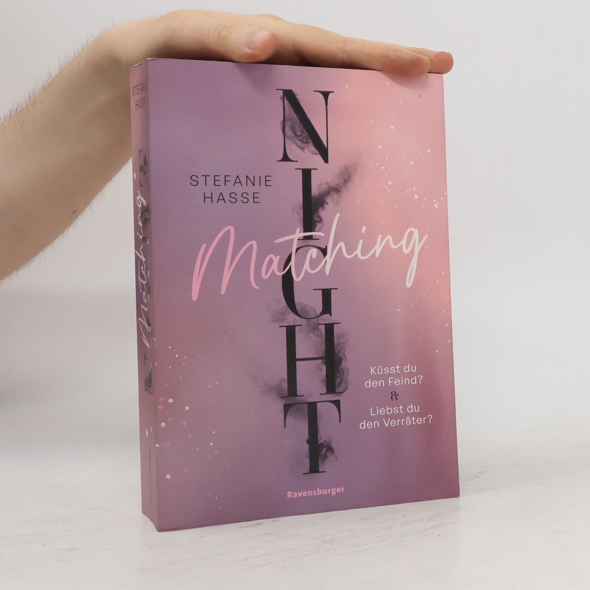 Stefanie Hasse Matching Night, Band 1 & 2: Küsst du den Feind? & Liebst du den Verräter? (Limitierte Ausgabe mit Farbschnitt Doppelband New Adult Romantic Suspense 1. Platz beim Lovelybooks Community Award)