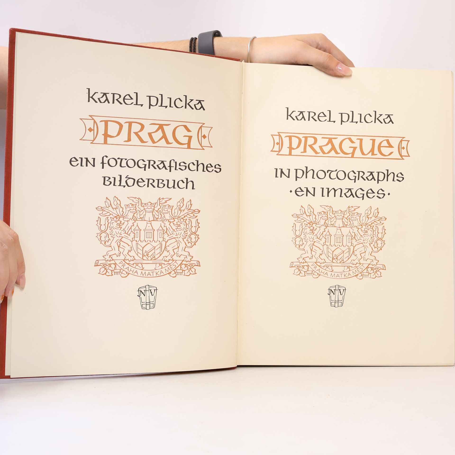 Karel Plicka Prague in photographs. Prague en images. Prag, ein fotografisches Bilderbuch
