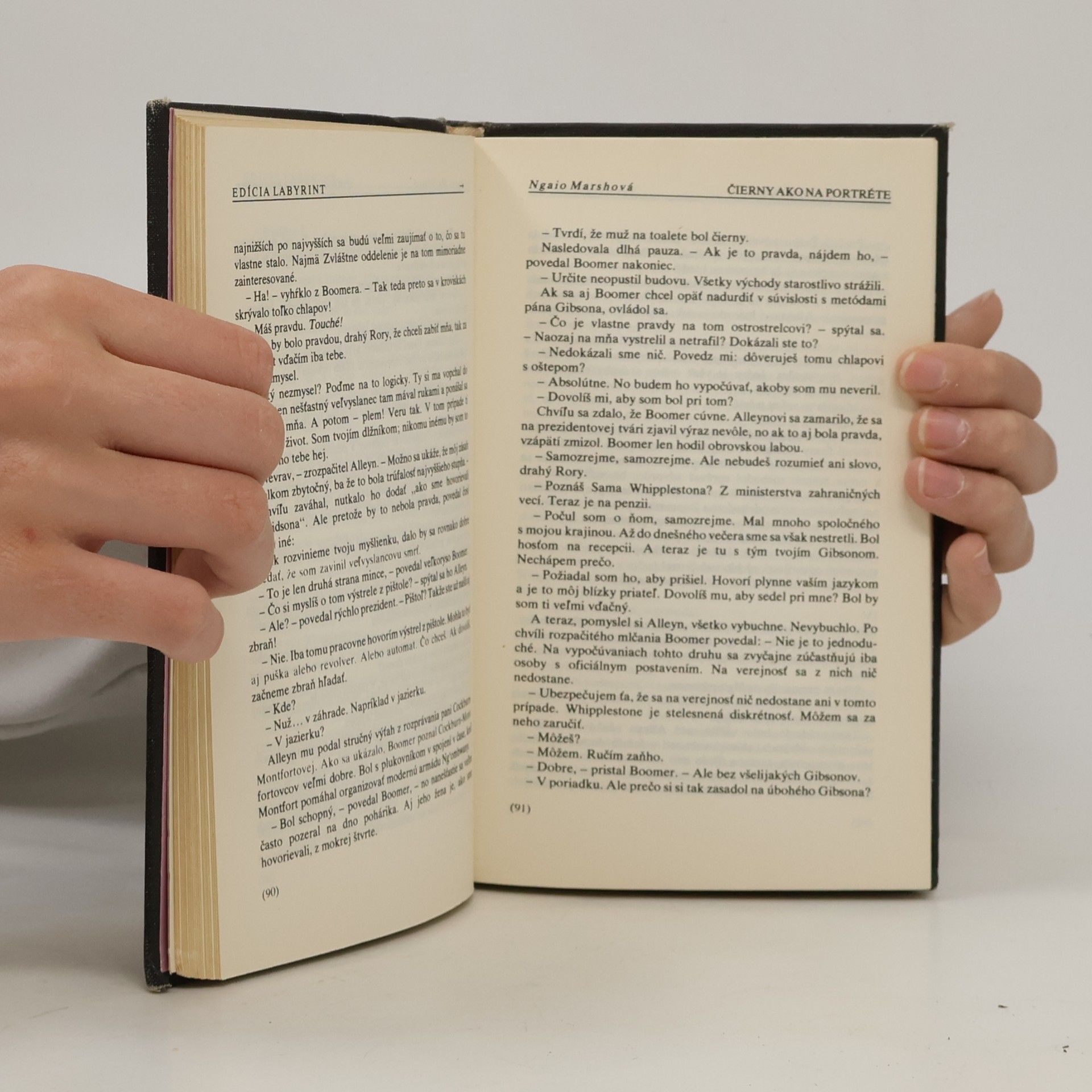 Ngaio Marsh Čierny ako na portréte