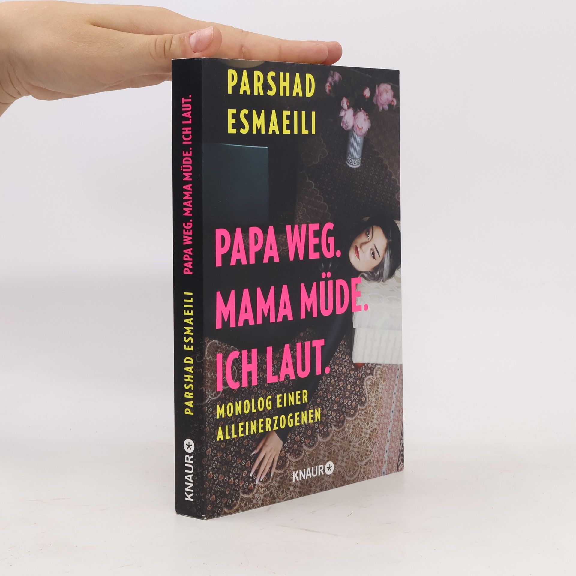 Parshad Esmaeili Papa weg. Mama müde. Ich laut.