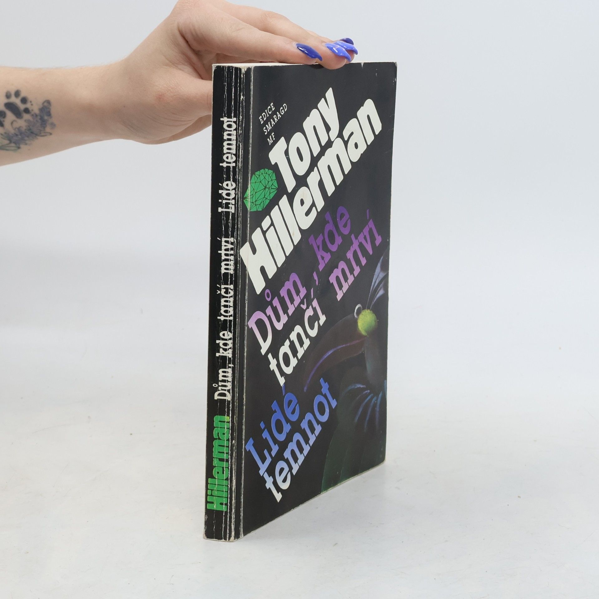 Tony Hillerman Dům, kde tančí mrtví ; Lidé temnot